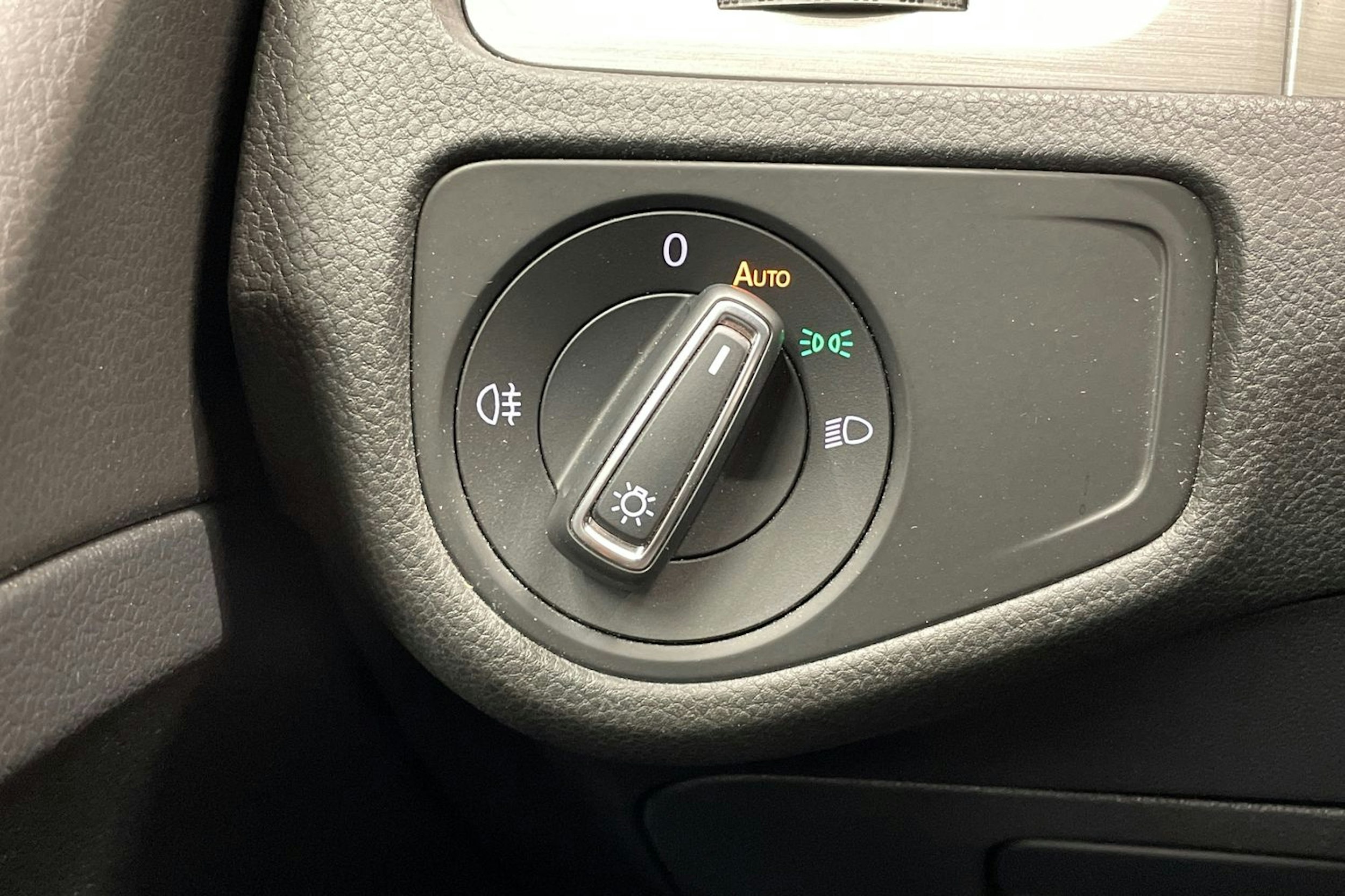 musta Volkswagen Golf 2014 kuva 19.