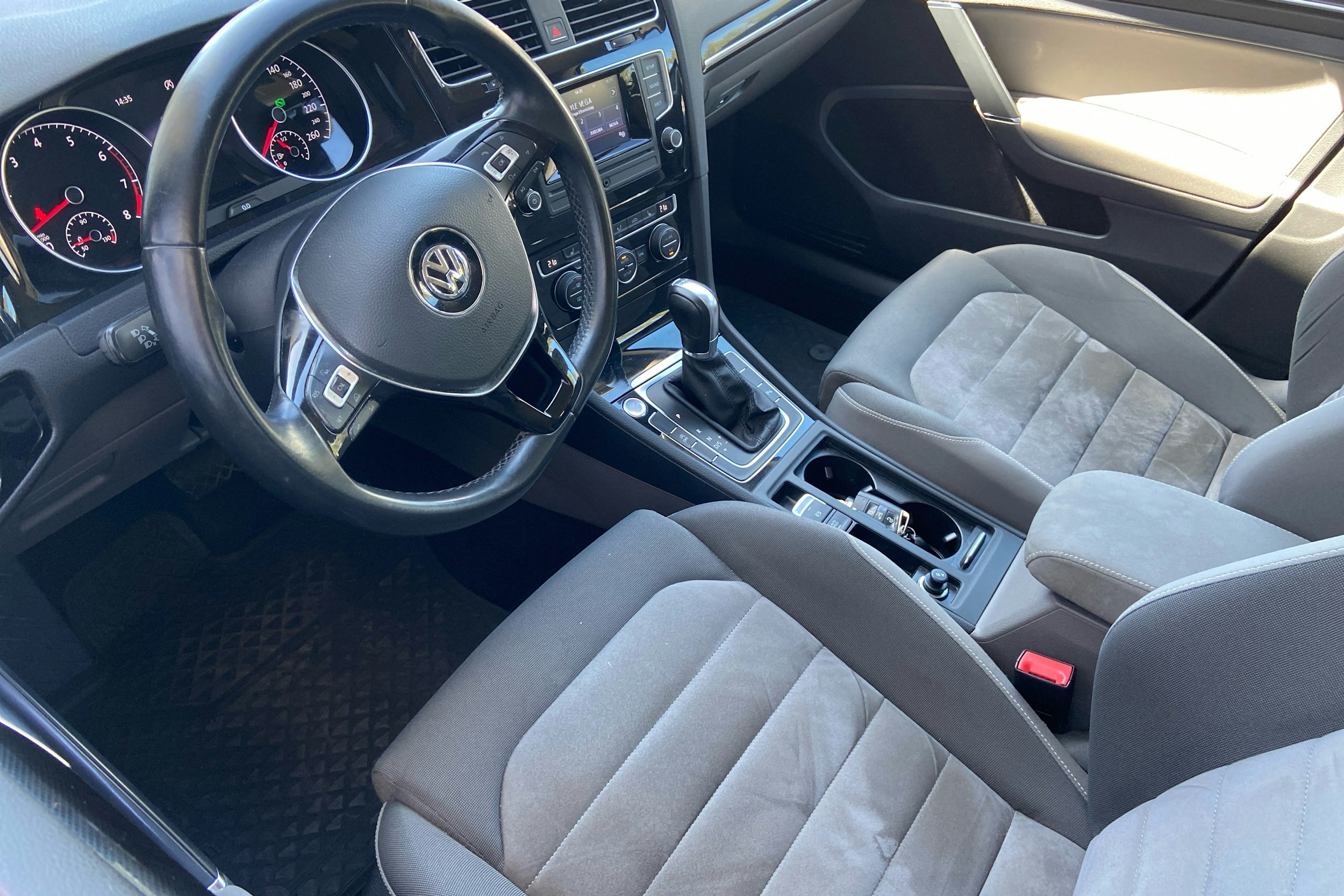 musta Volkswagen Golf 2014 kuva 6.
