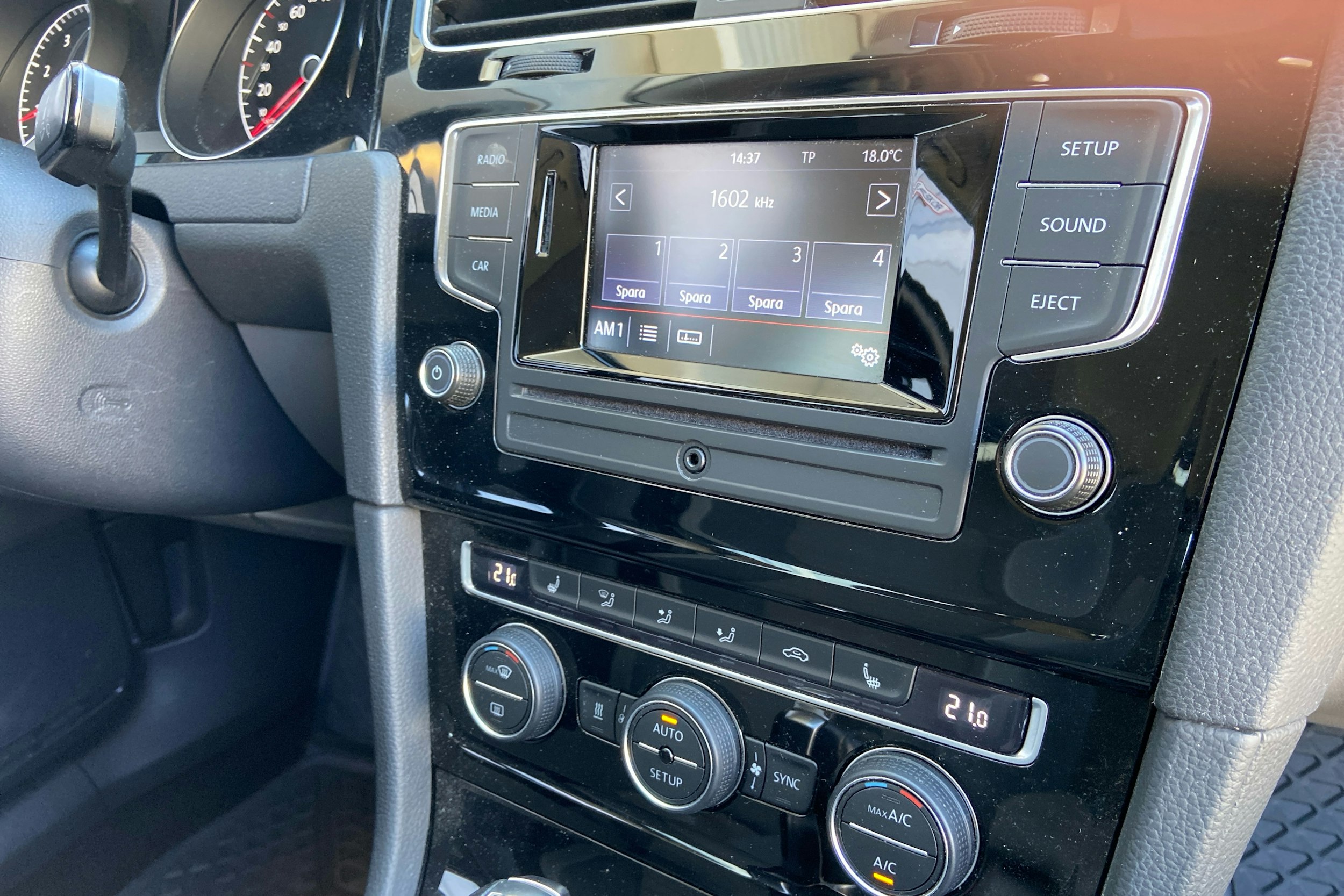 musta Volkswagen Golf 2014 kuva 14.
