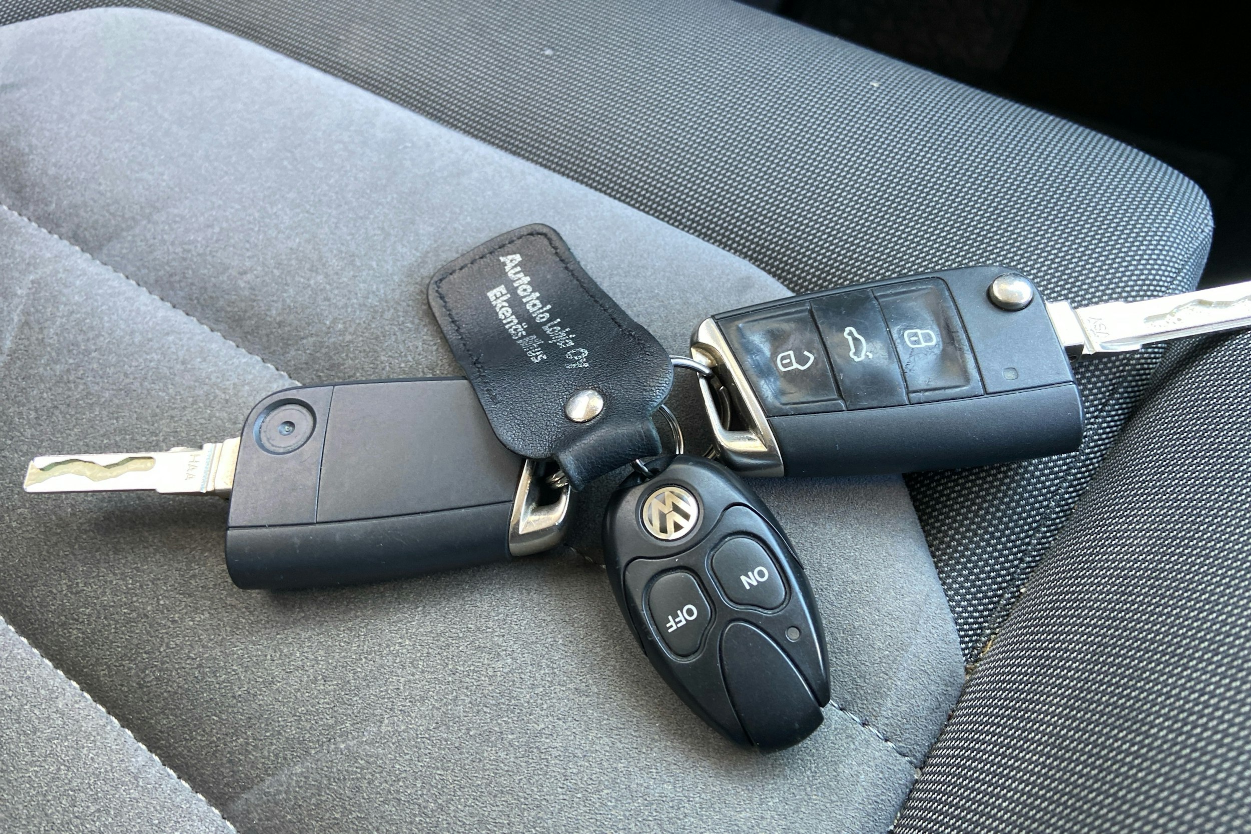 musta Volkswagen Golf 2014 kuva 15.