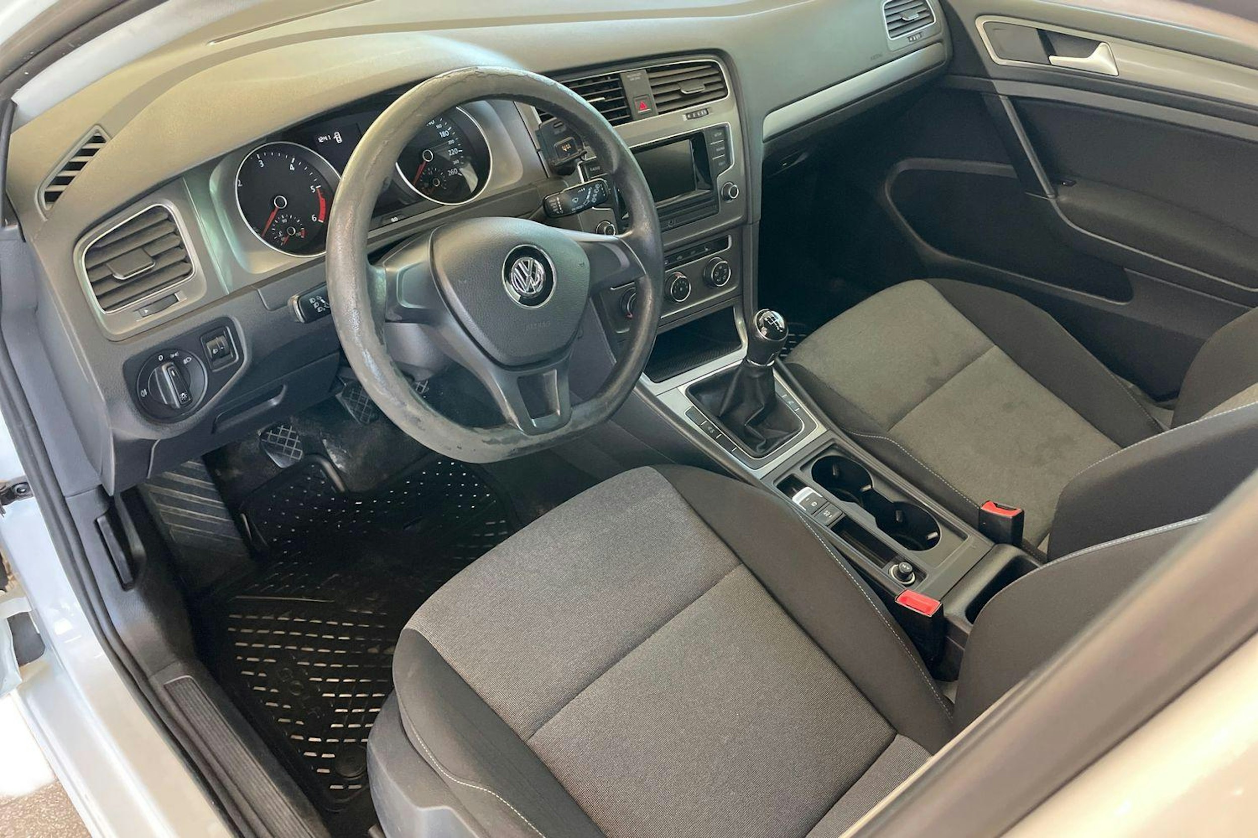 Valkoinen Volkswagen GOLF 2014 kuva 7.