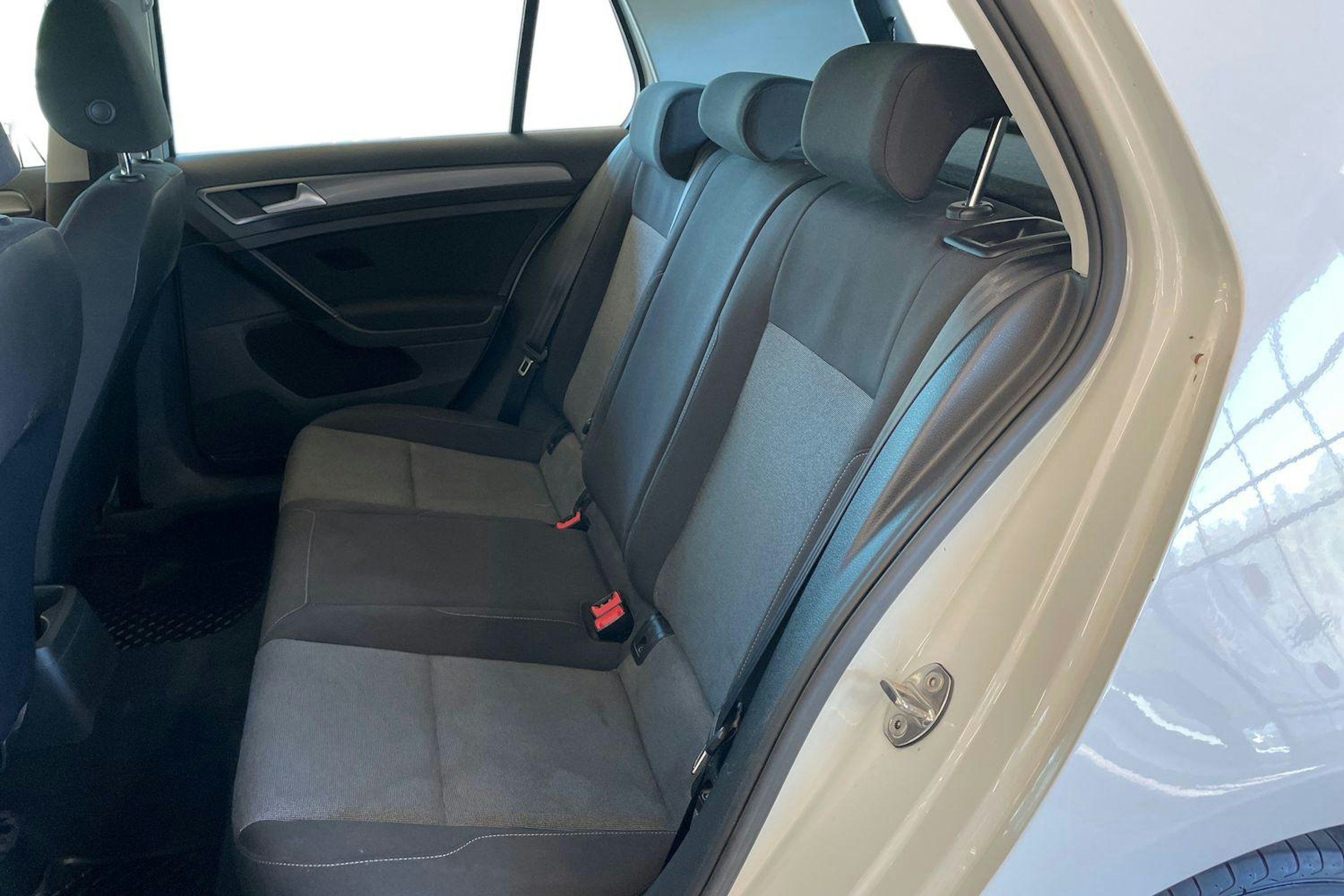 Valkoinen Volkswagen GOLF 2014 kuva 10.