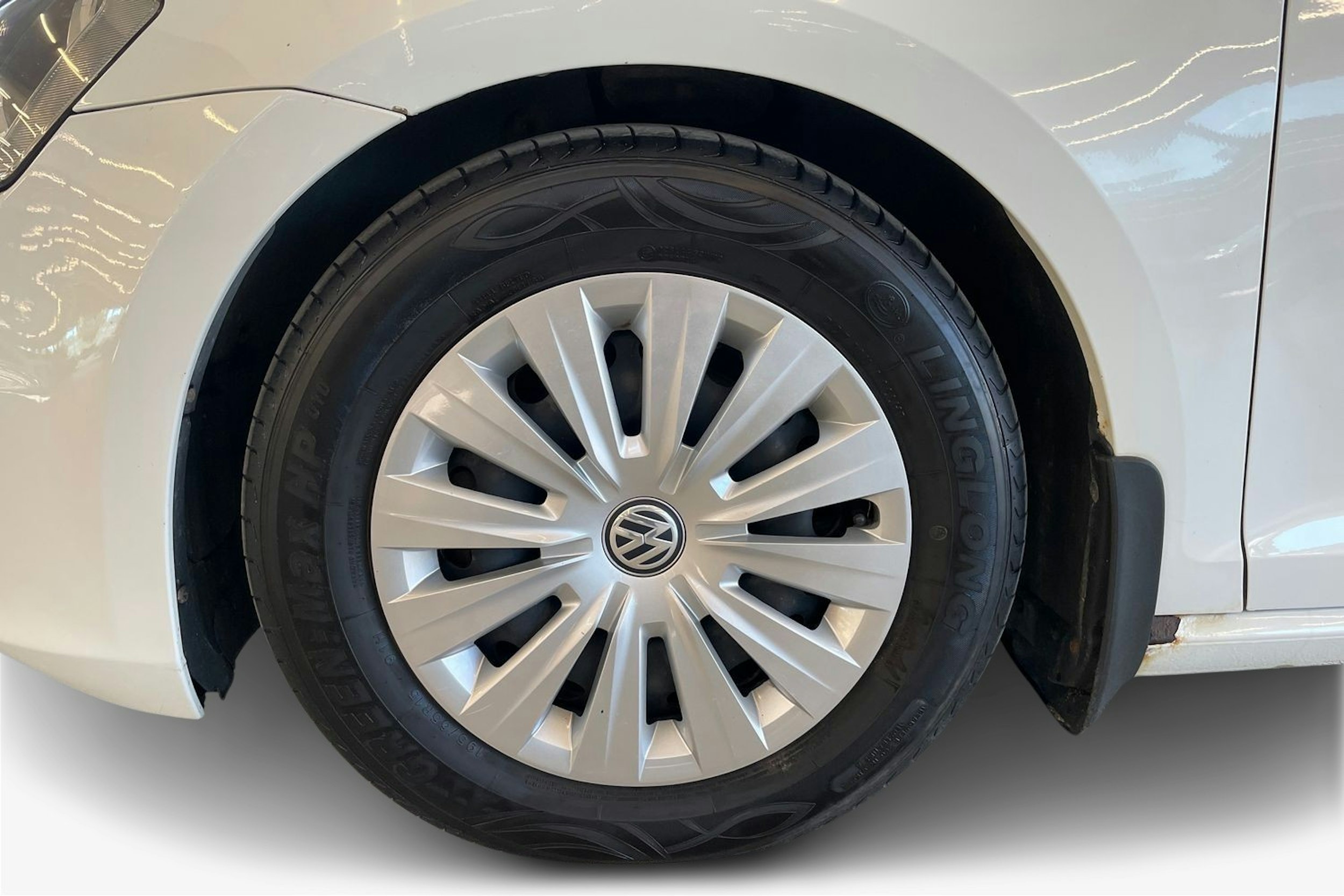 Valkoinen Volkswagen GOLF 2014 kuva 11.