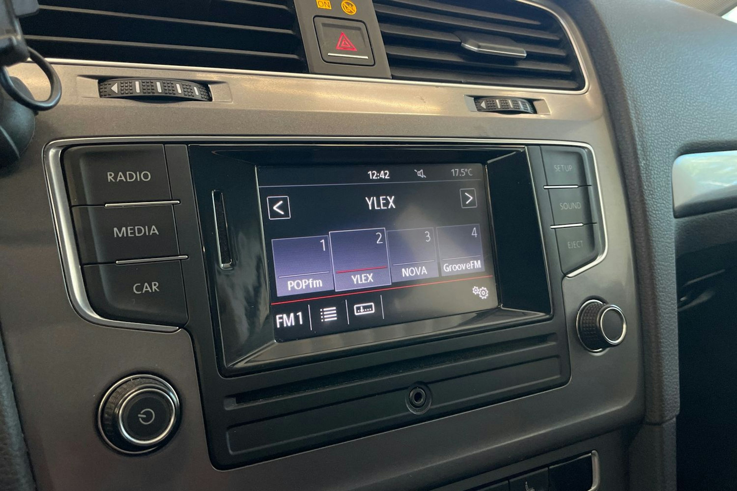 Valkoinen Volkswagen GOLF 2014 kuva 15.