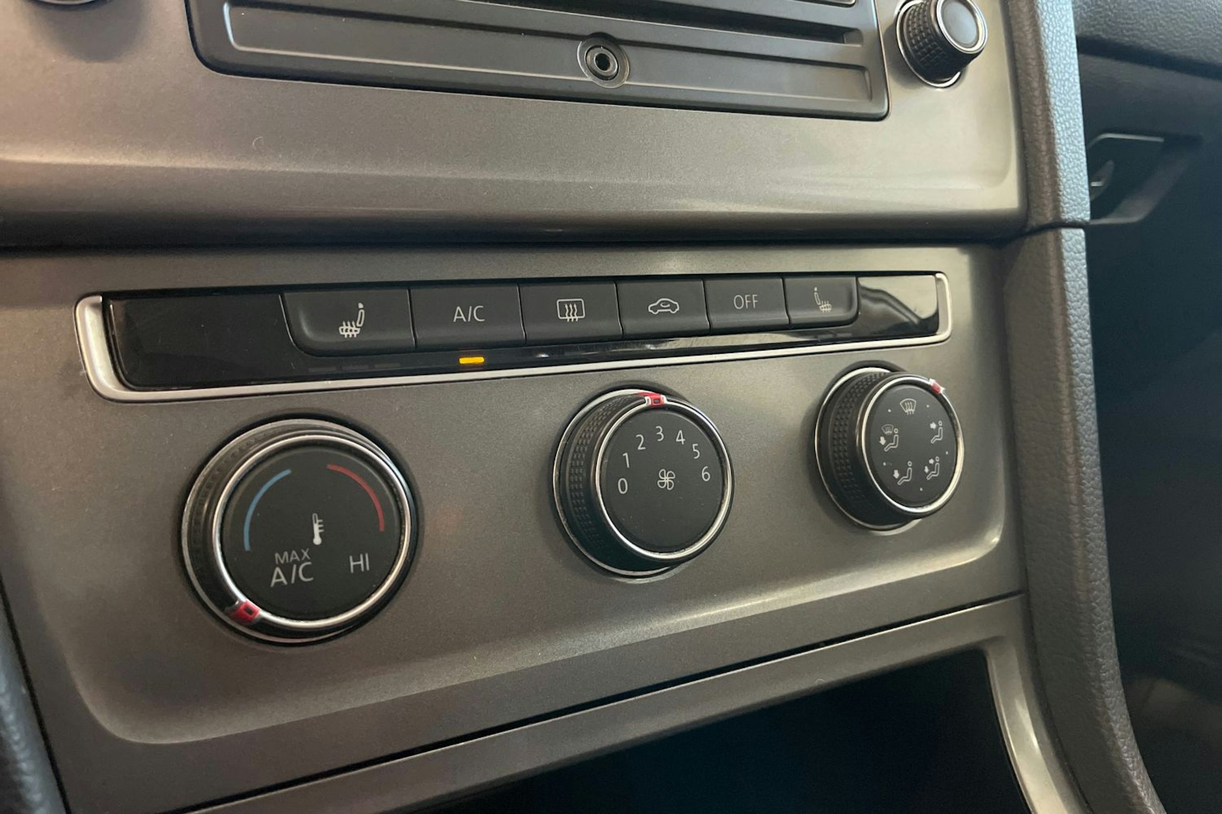 Valkoinen Volkswagen GOLF 2014 kuva 18.