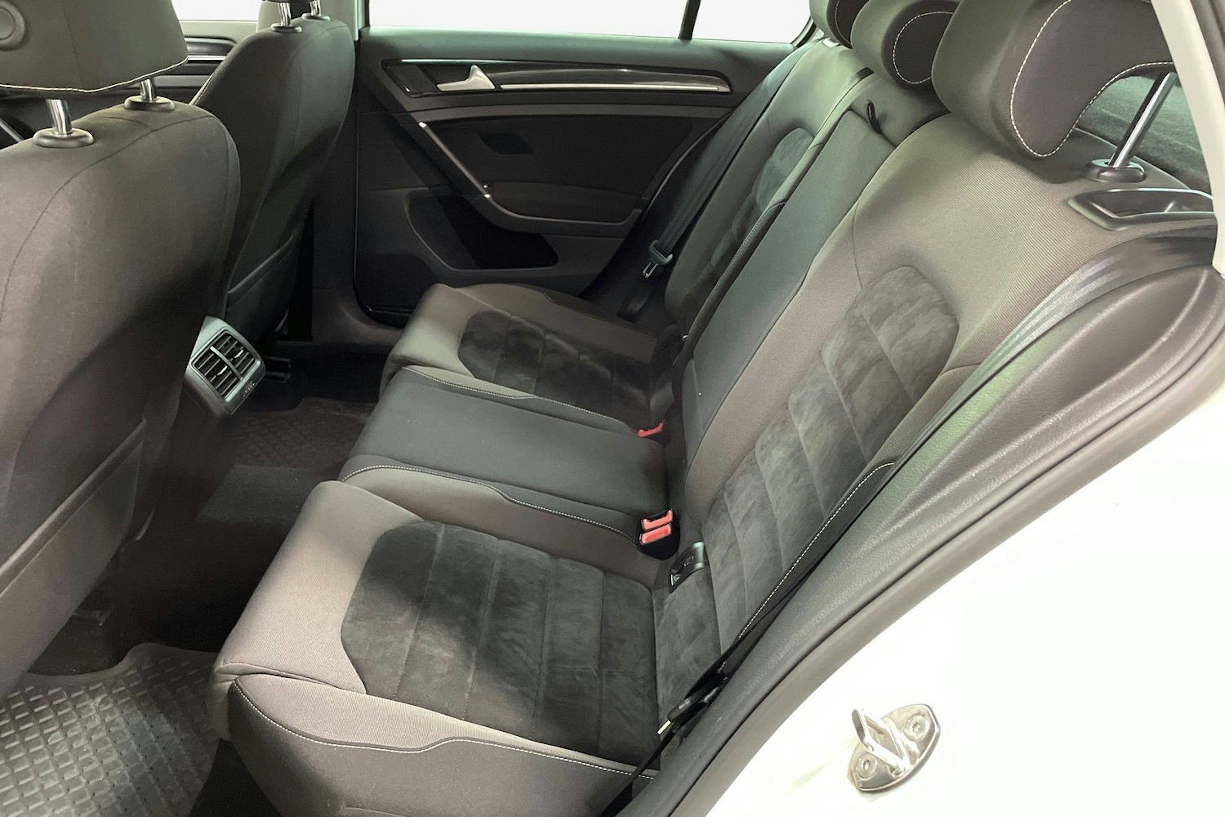 valkoinen Volkswagen Golf 2014 kuva 11.