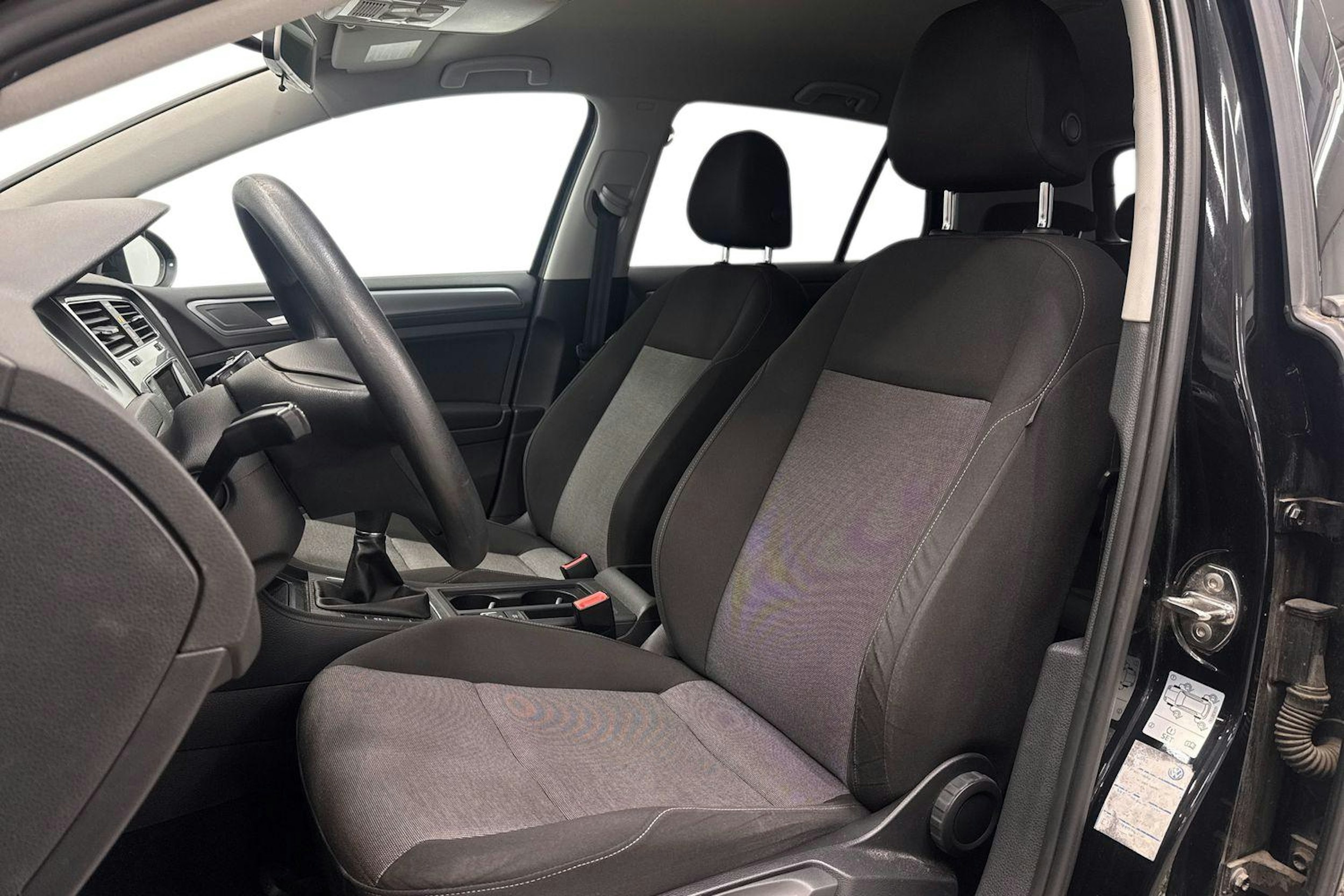 Musta Volkswagen GOLF 2014 kuva 11.