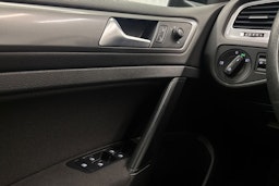 Musta Volkswagen GOLF 2014 kuva 16.