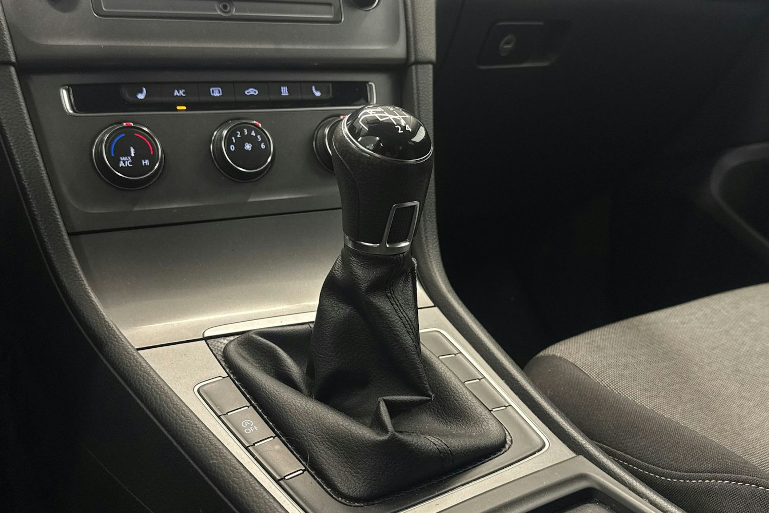 Musta Volkswagen GOLF 2014 kuva 18.