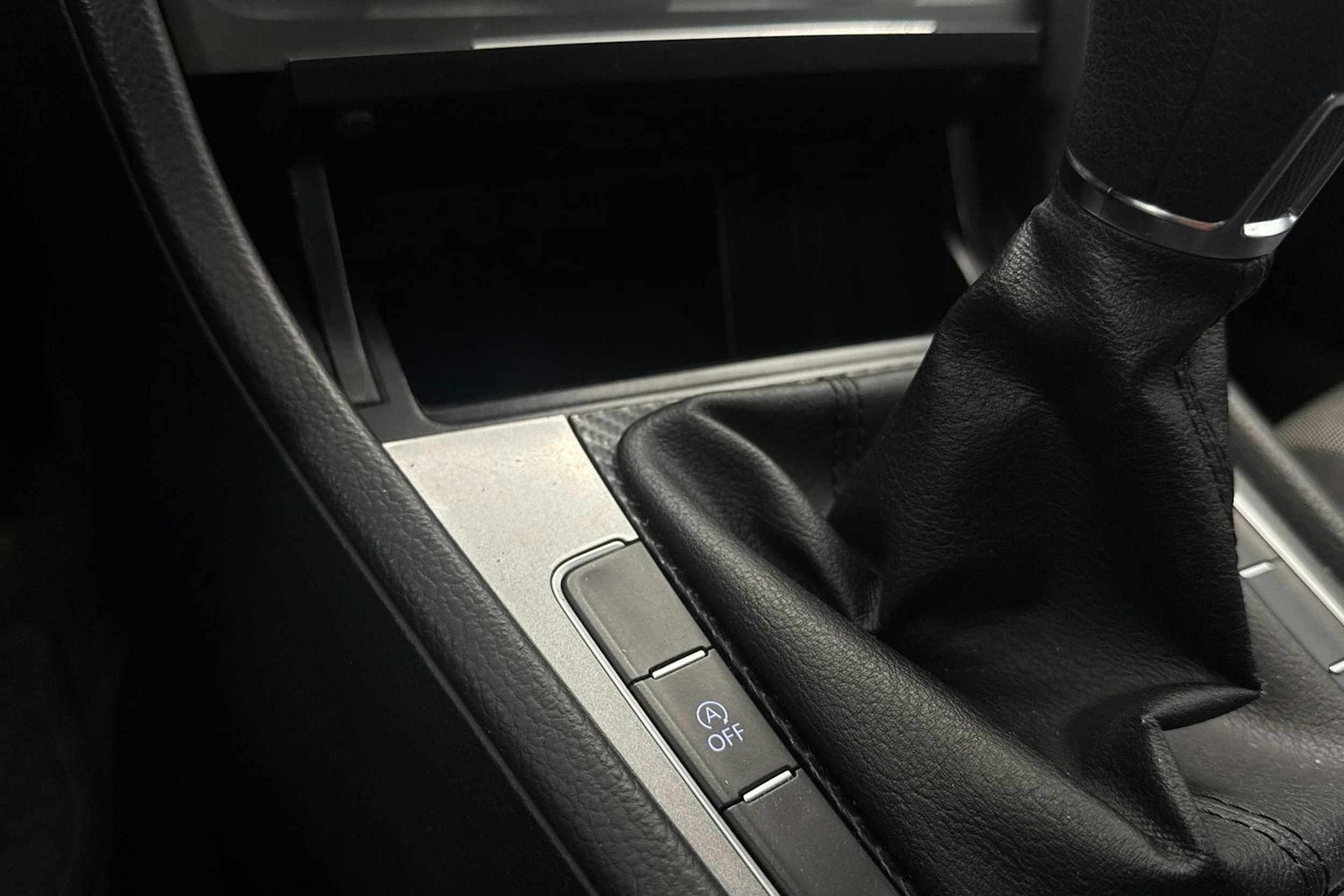Musta Volkswagen GOLF 2014 kuva 21.