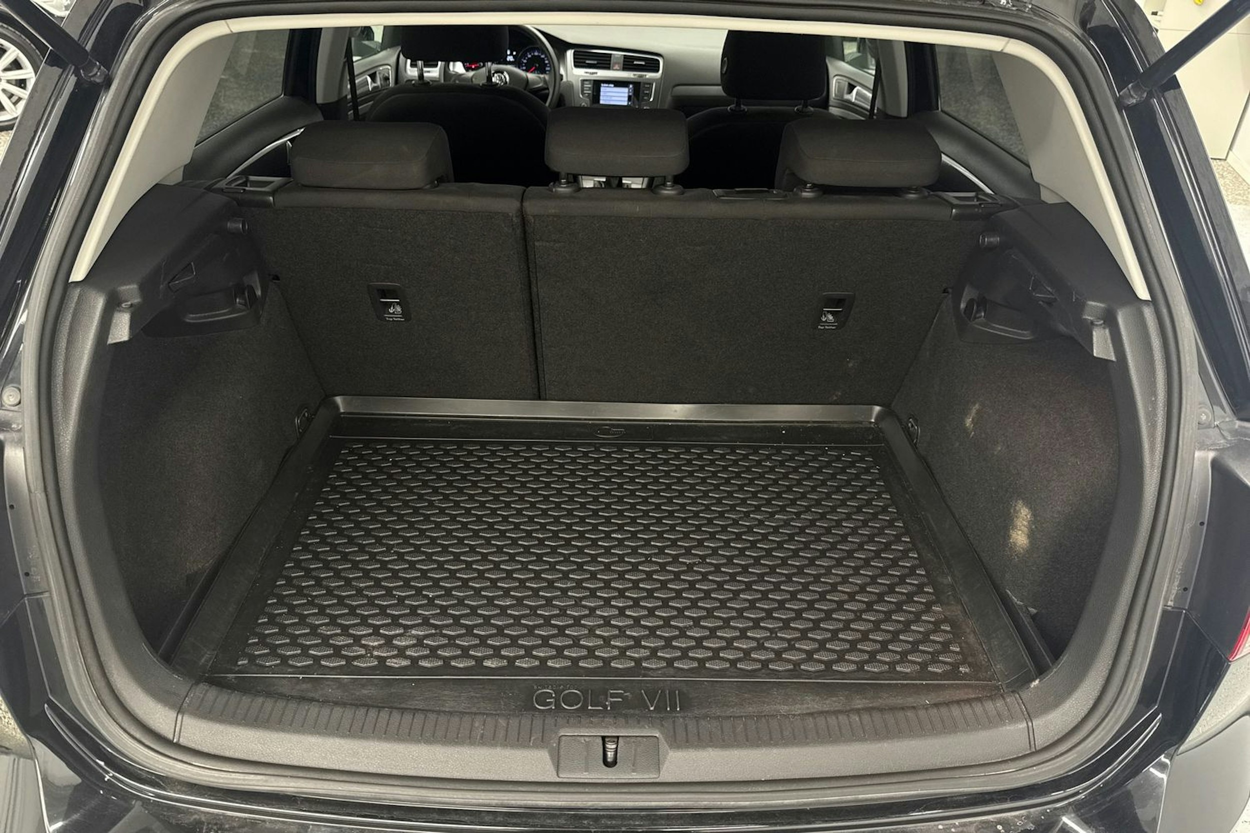 Musta Volkswagen GOLF 2014 kuva 29.
