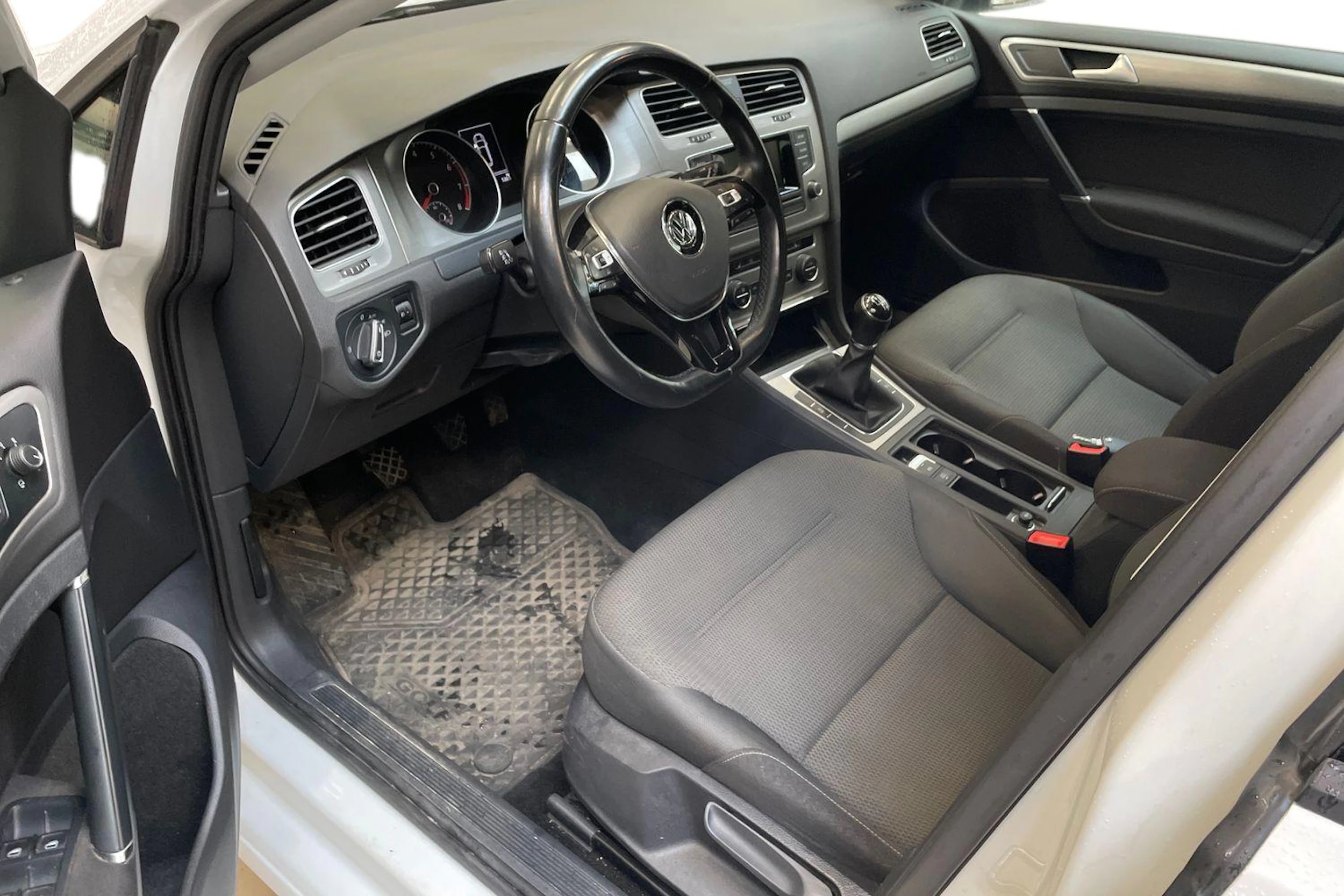 valkoinen Volkswagen Golf 2014 kuva 3.
