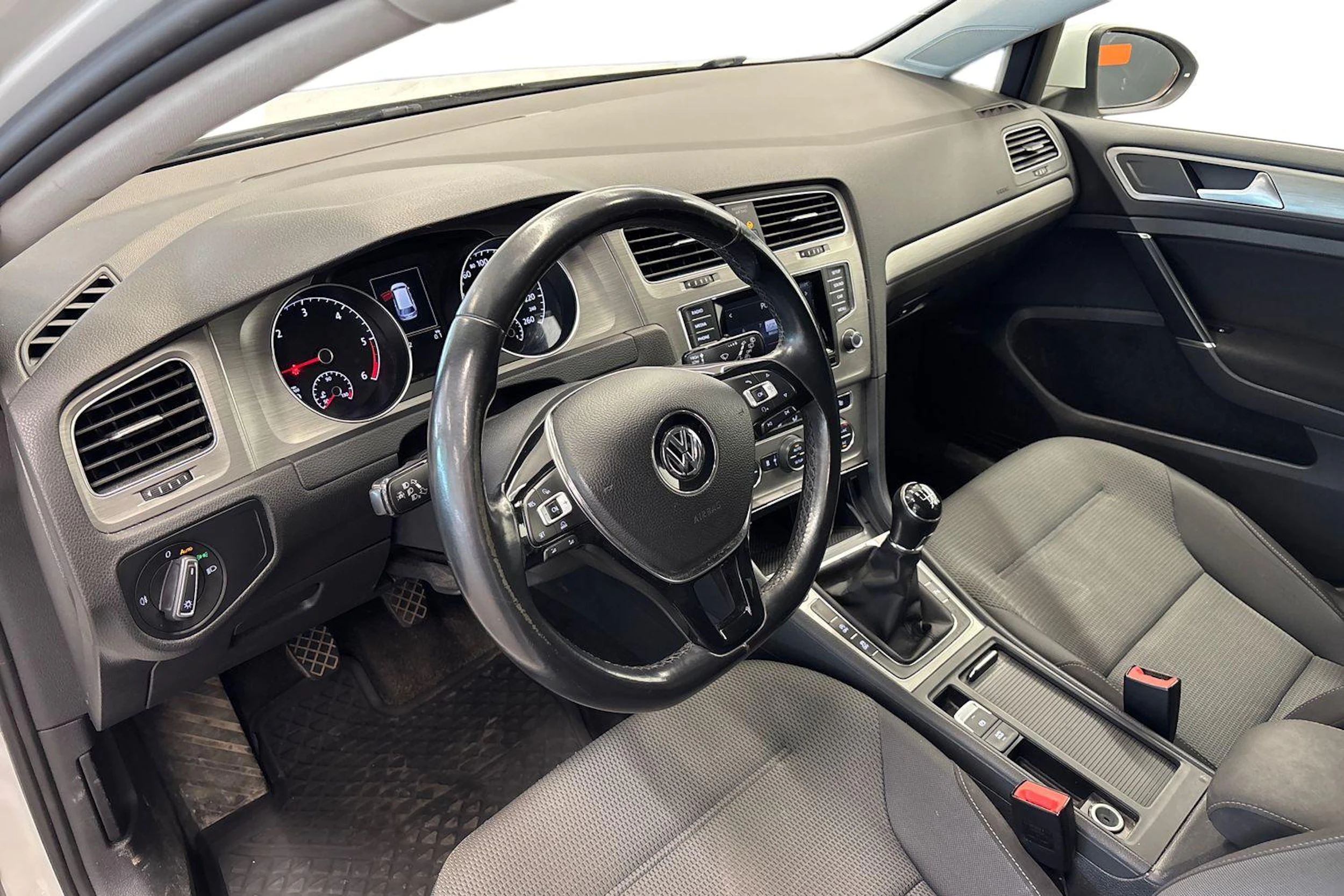 Valkoinen Volkswagen GOLF 2014 kuva 8.