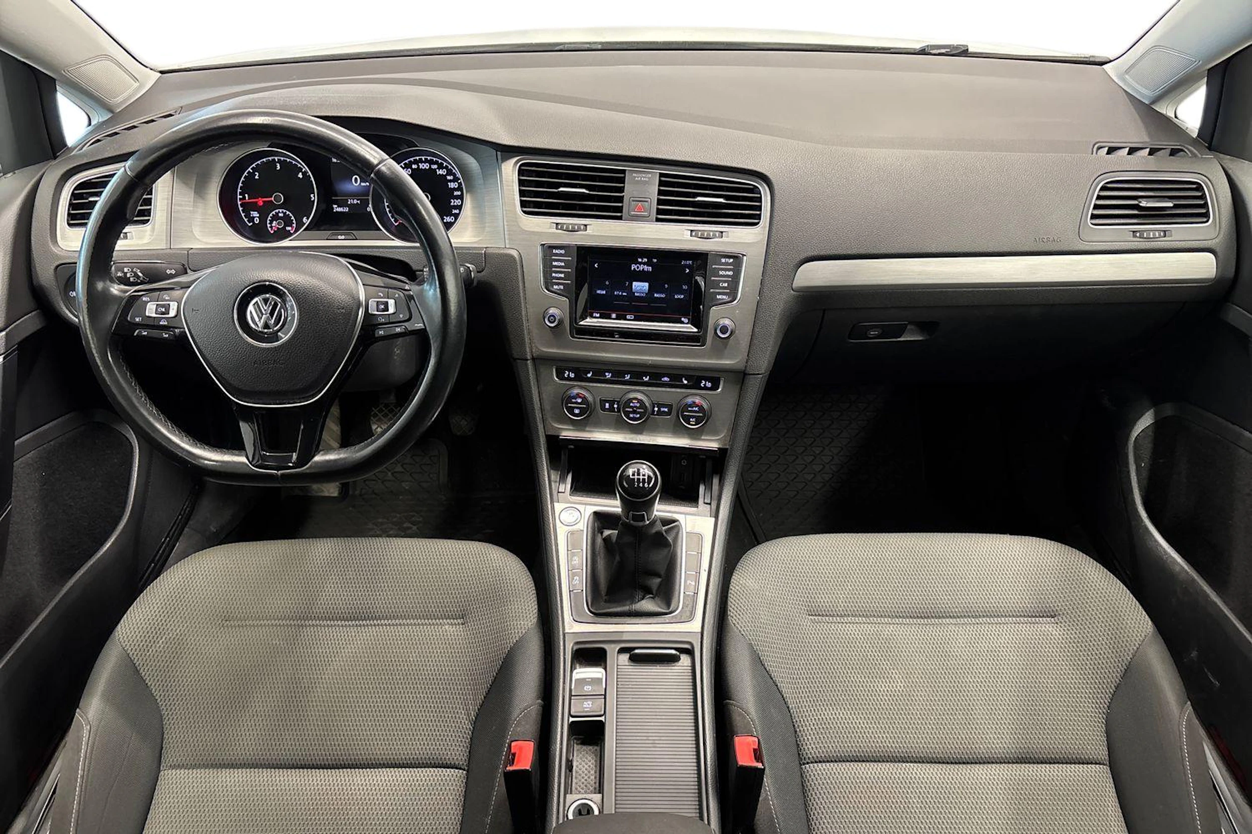 Valkoinen Volkswagen GOLF 2014 kuva 9.