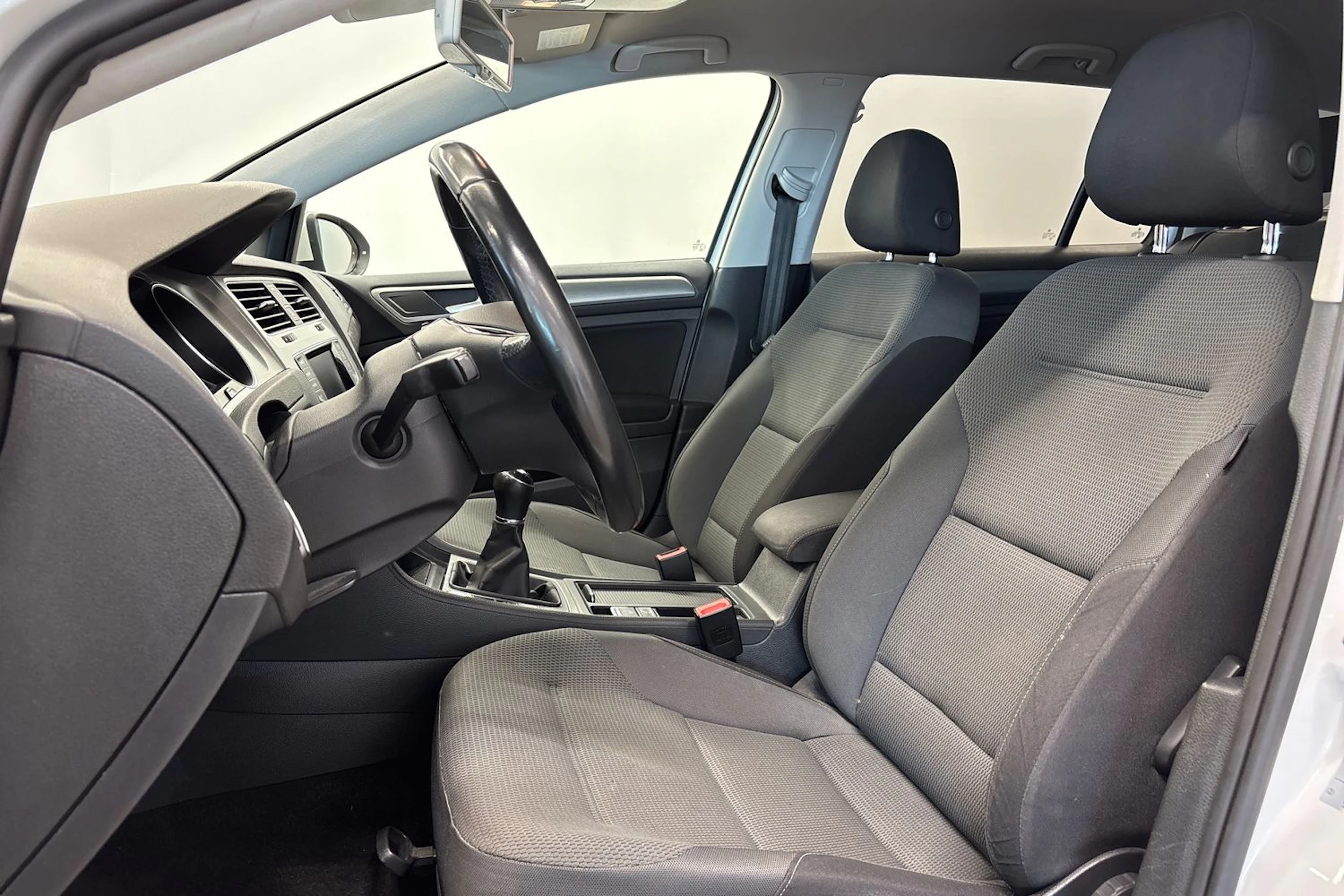 Valkoinen Volkswagen GOLF 2014 kuva 15.