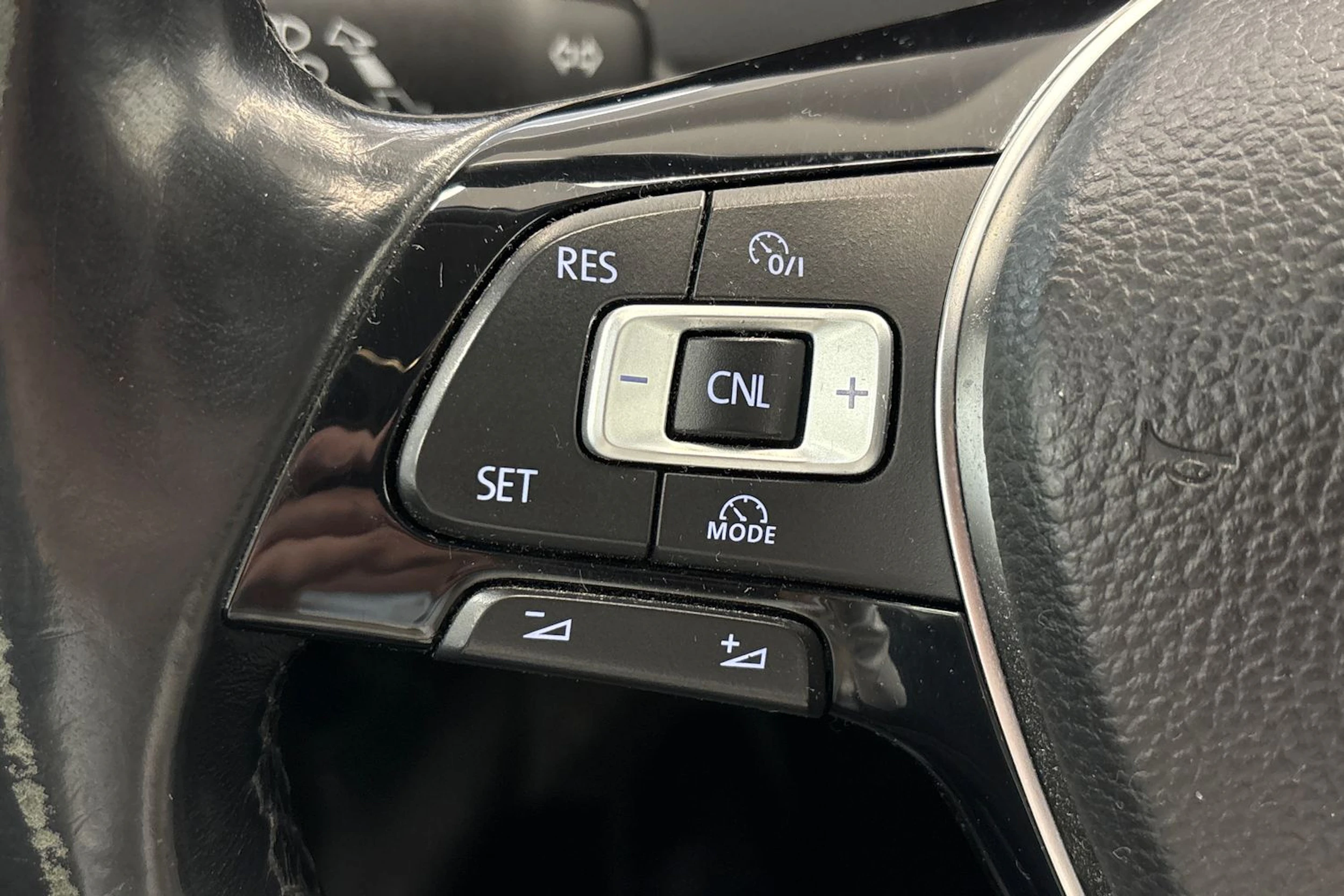 Valkoinen Volkswagen GOLF 2014 kuva 17.