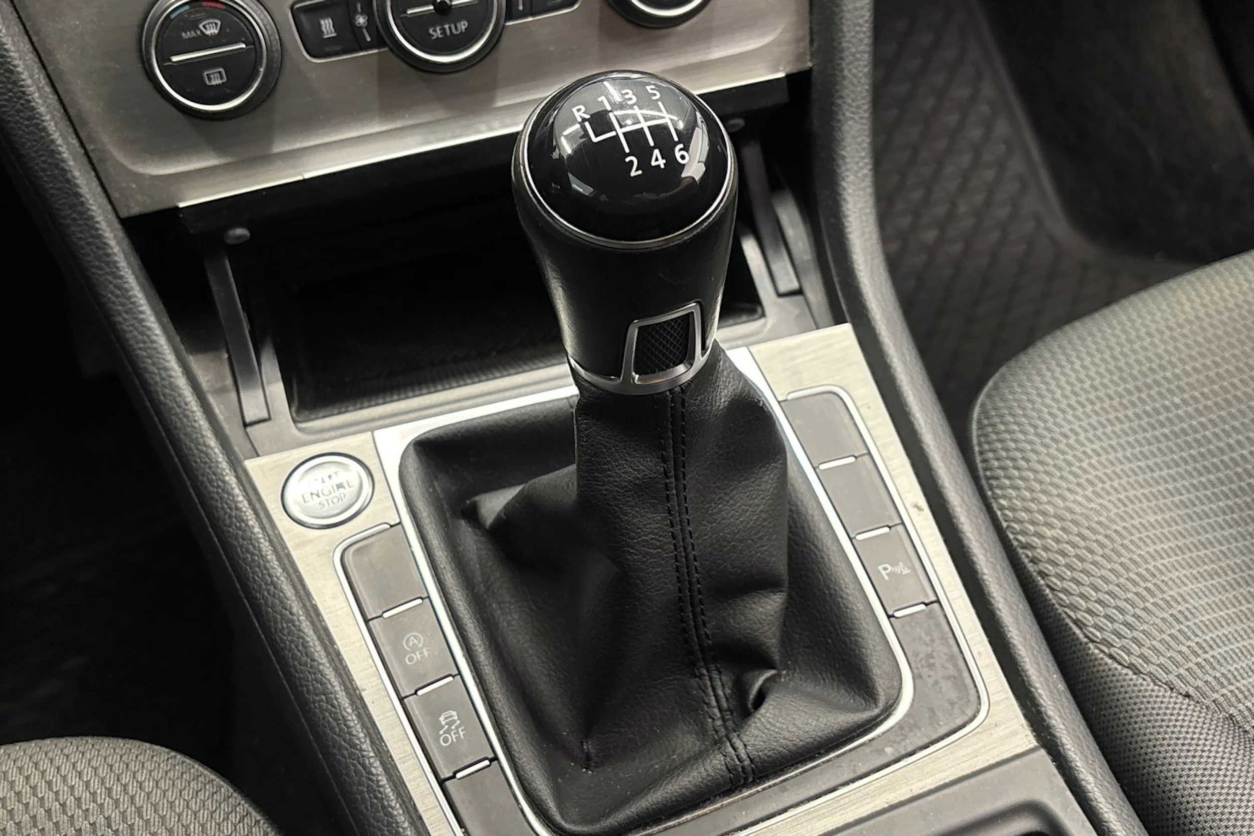 Valkoinen Volkswagen GOLF 2014 kuva 22.