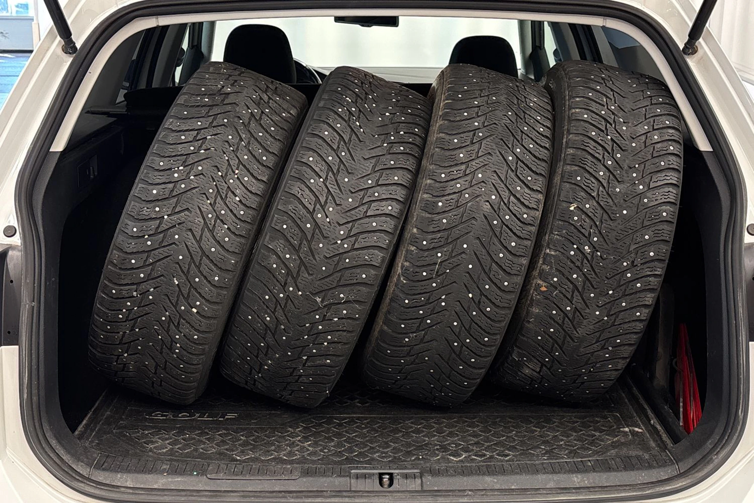 Valkoinen Volkswagen GOLF 2014 kuva 23.