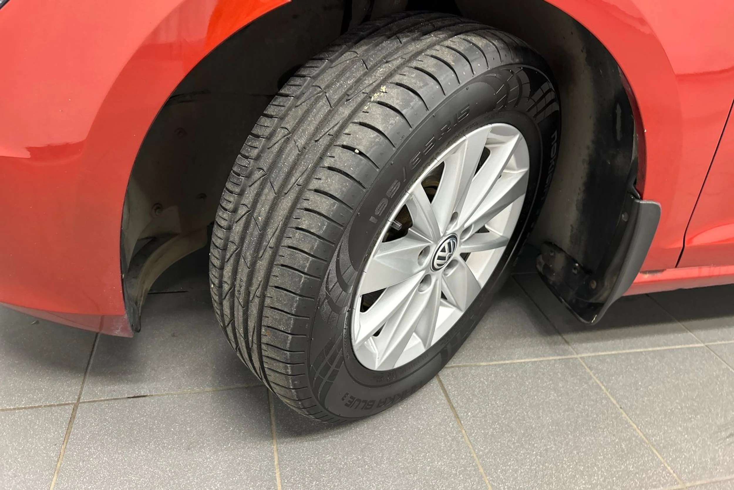 punainen Volkswagen Golf 2014 kuva 10.