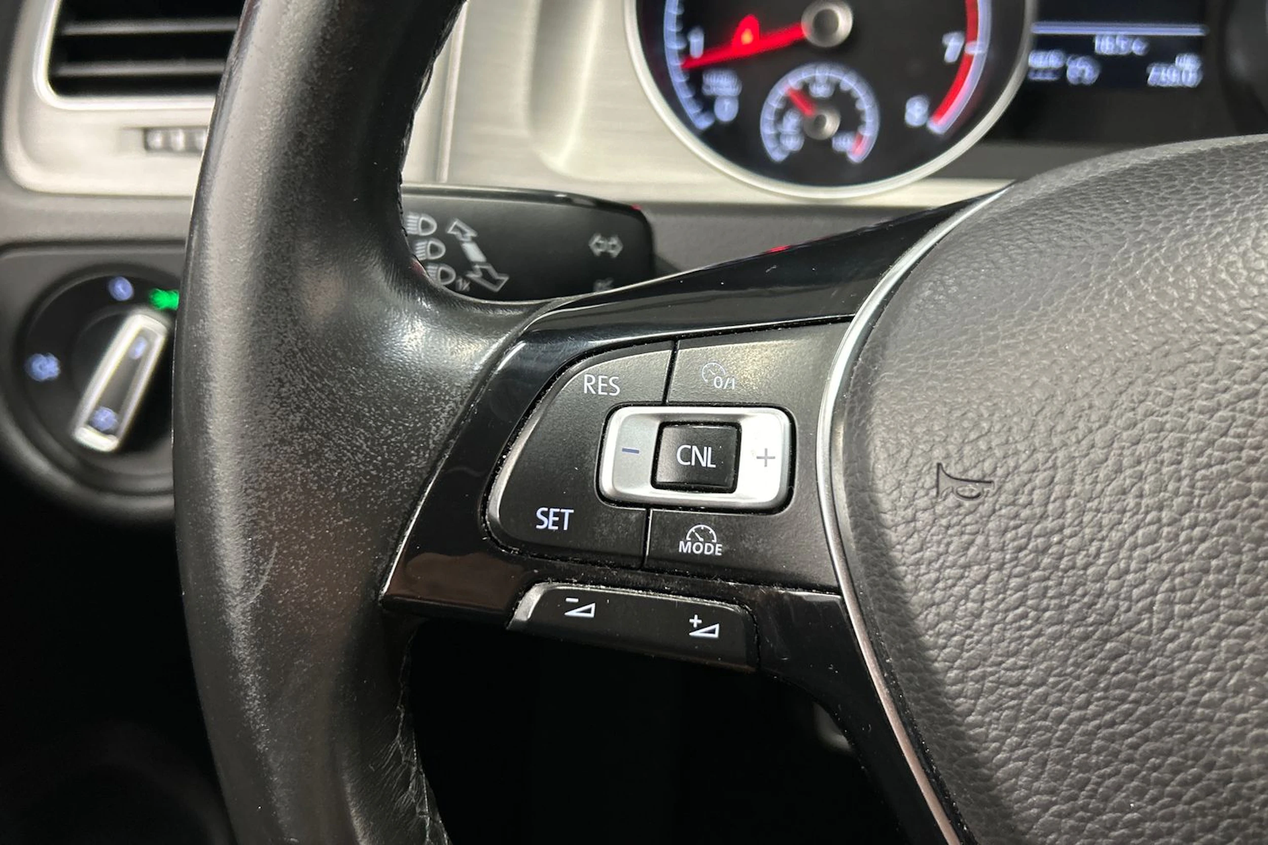 punainen Volkswagen Golf 2014 kuva 15.