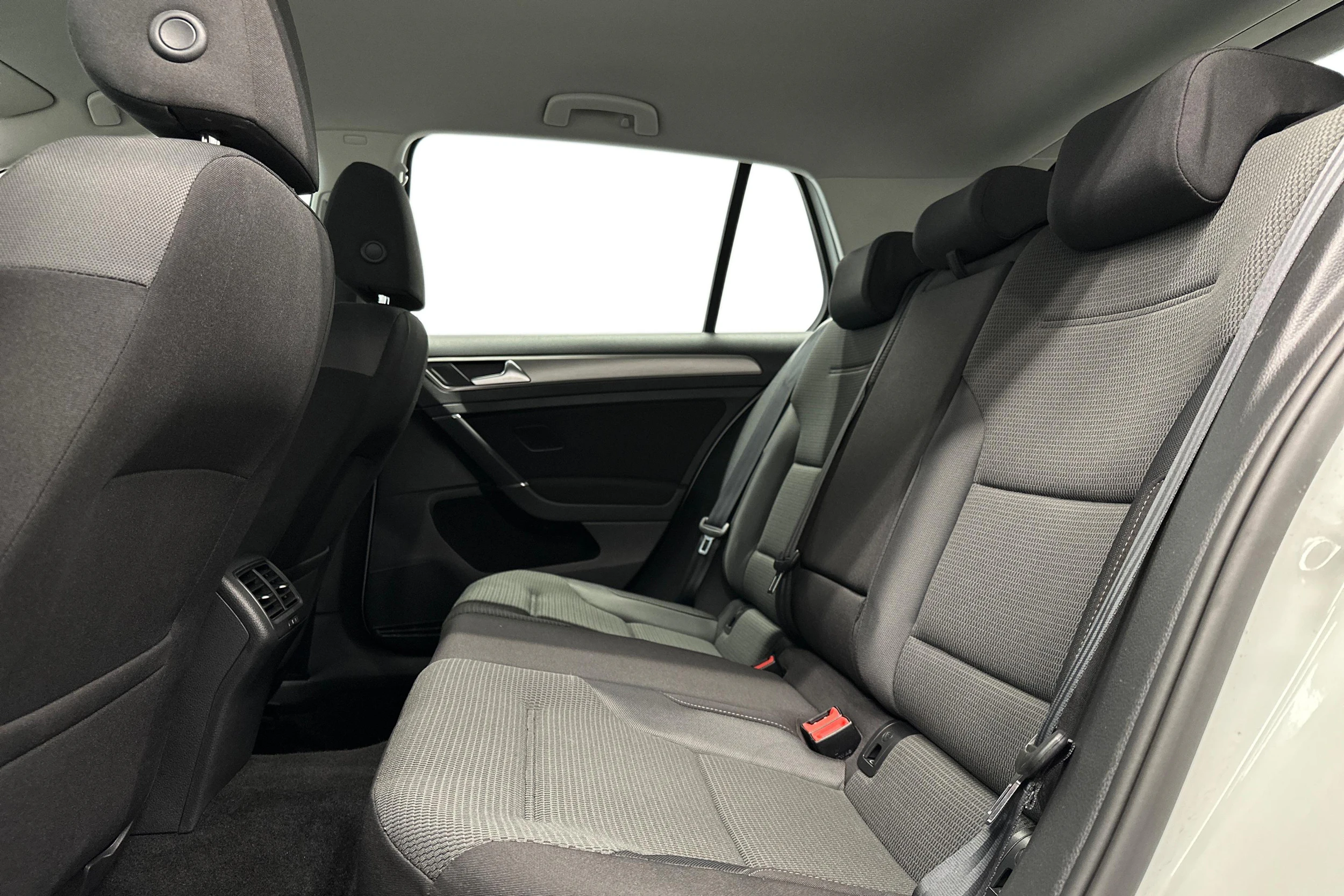 valkoinen Volkswagen Golf 2014 kuva 11.
