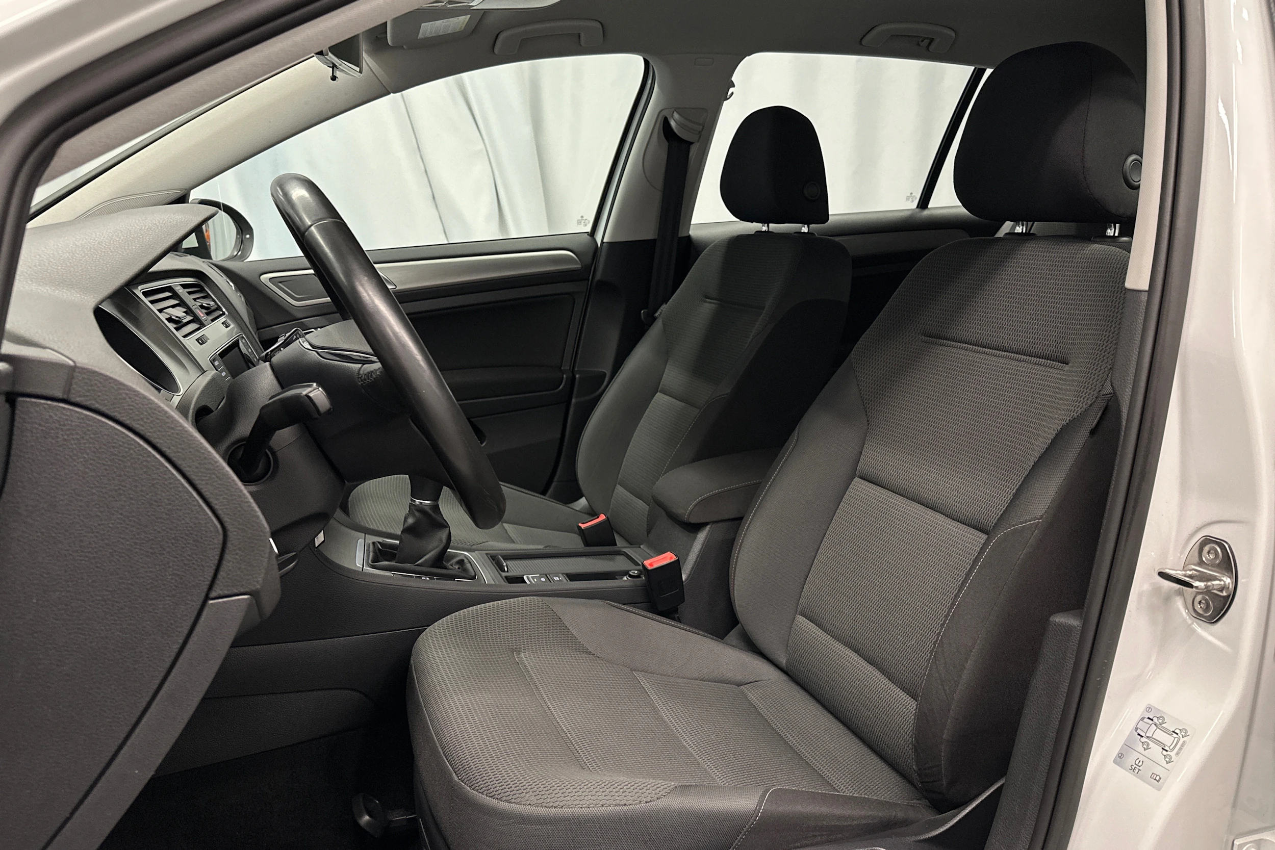 valkoinen Volkswagen Golf 2014 kuva 16.