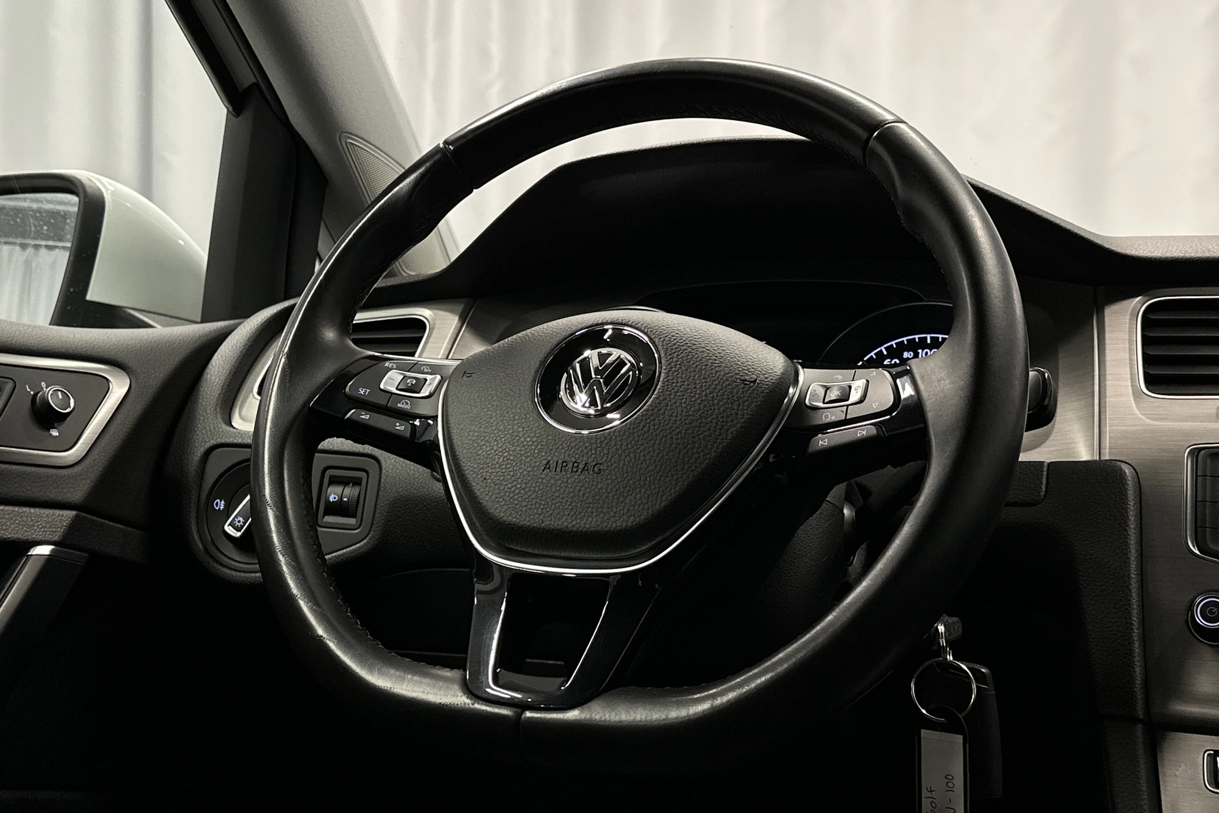 valkoinen Volkswagen Golf 2014 kuva 17.