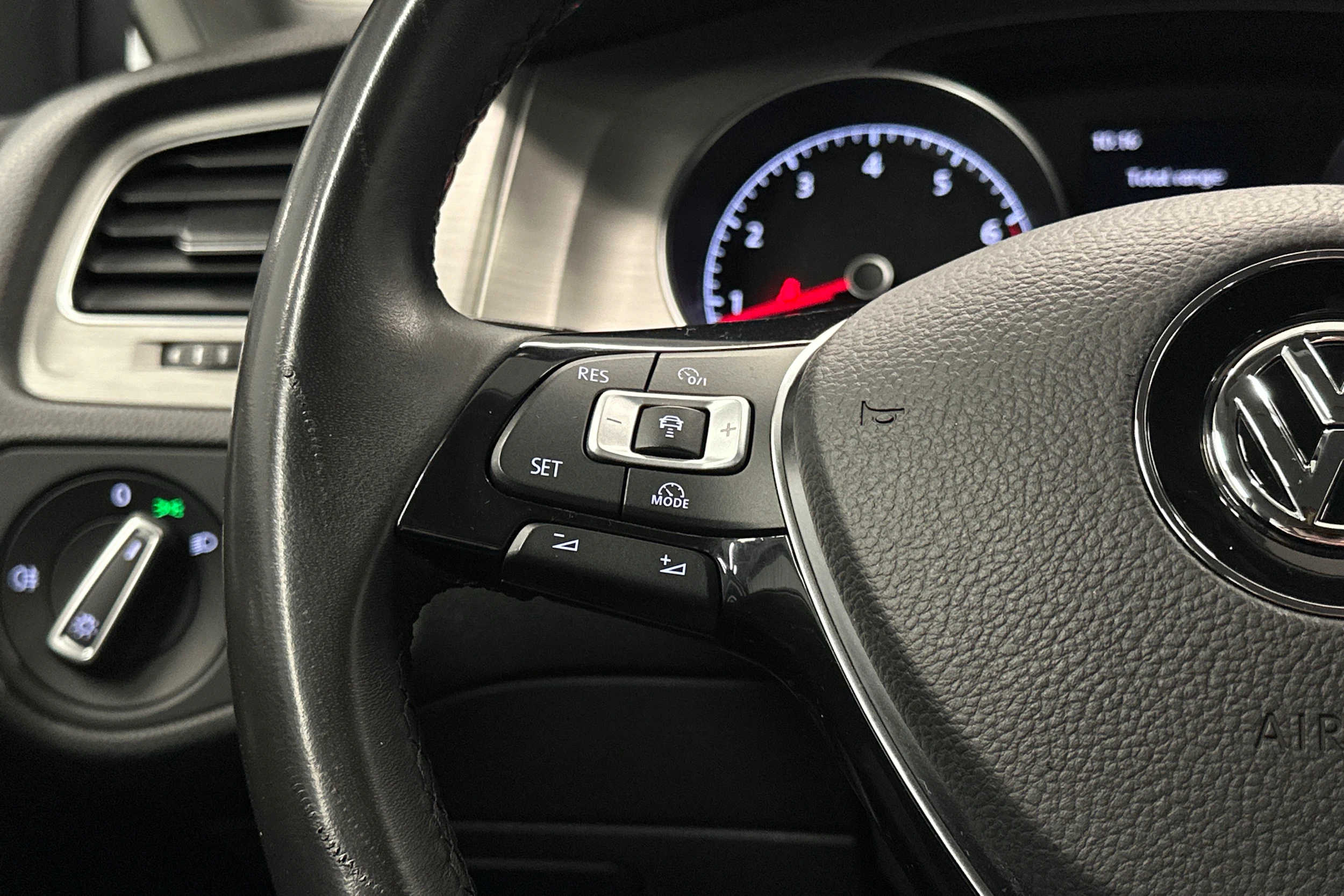 valkoinen Volkswagen Golf 2014 kuva 18.