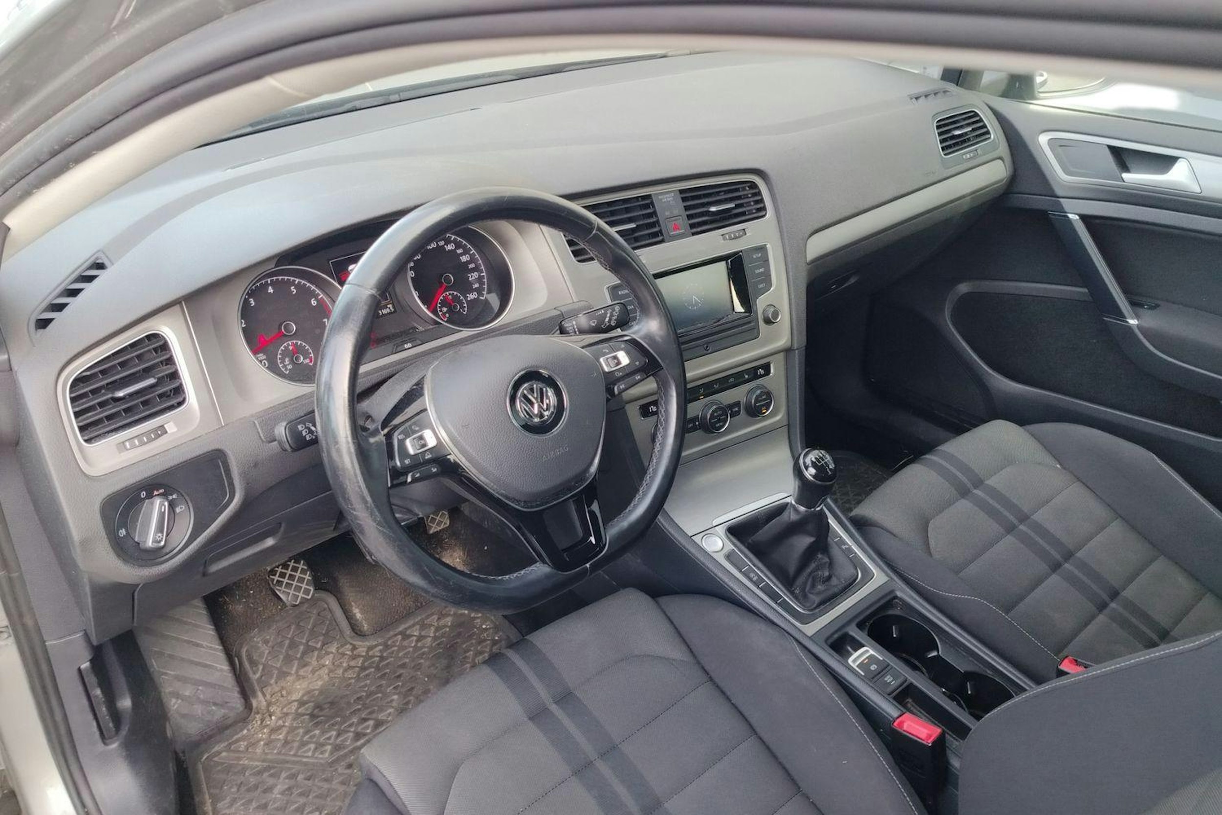 harmaa Volkswagen Golf 2015 kuva 3.