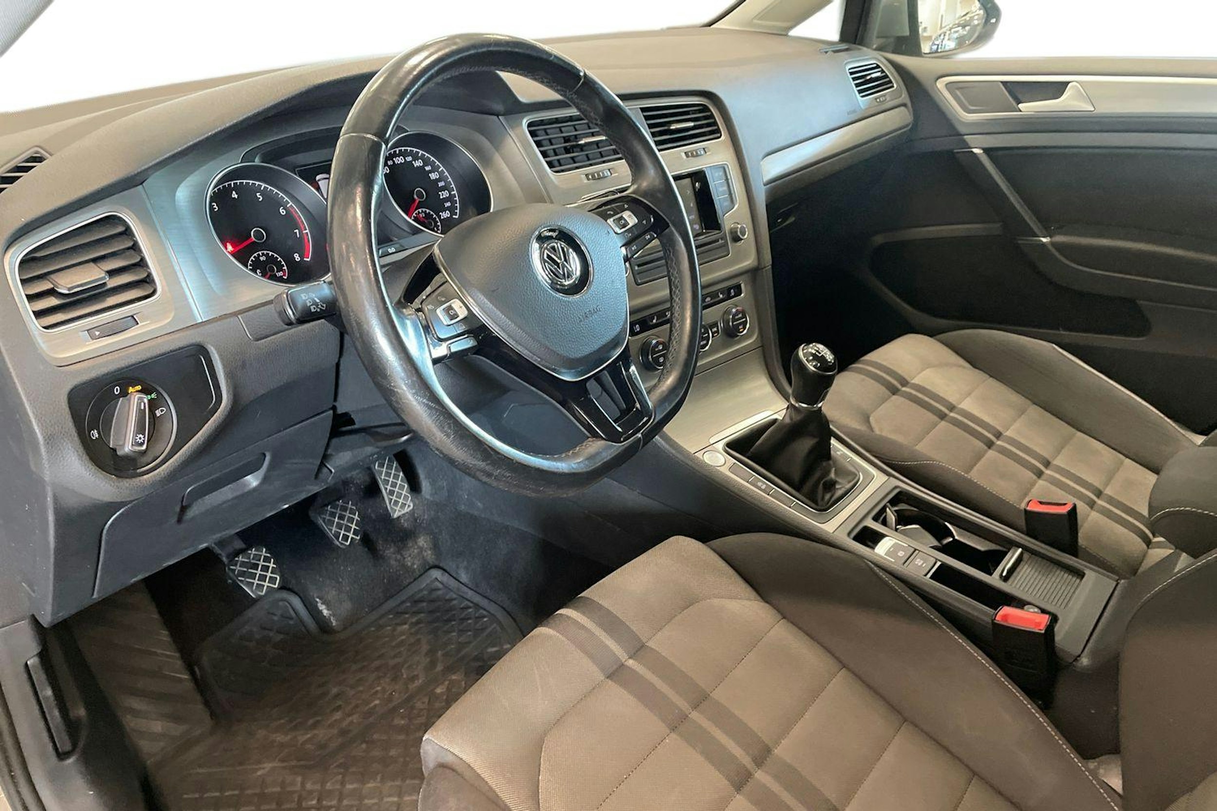 harmaa Volkswagen Golf 2015 kuva 7.