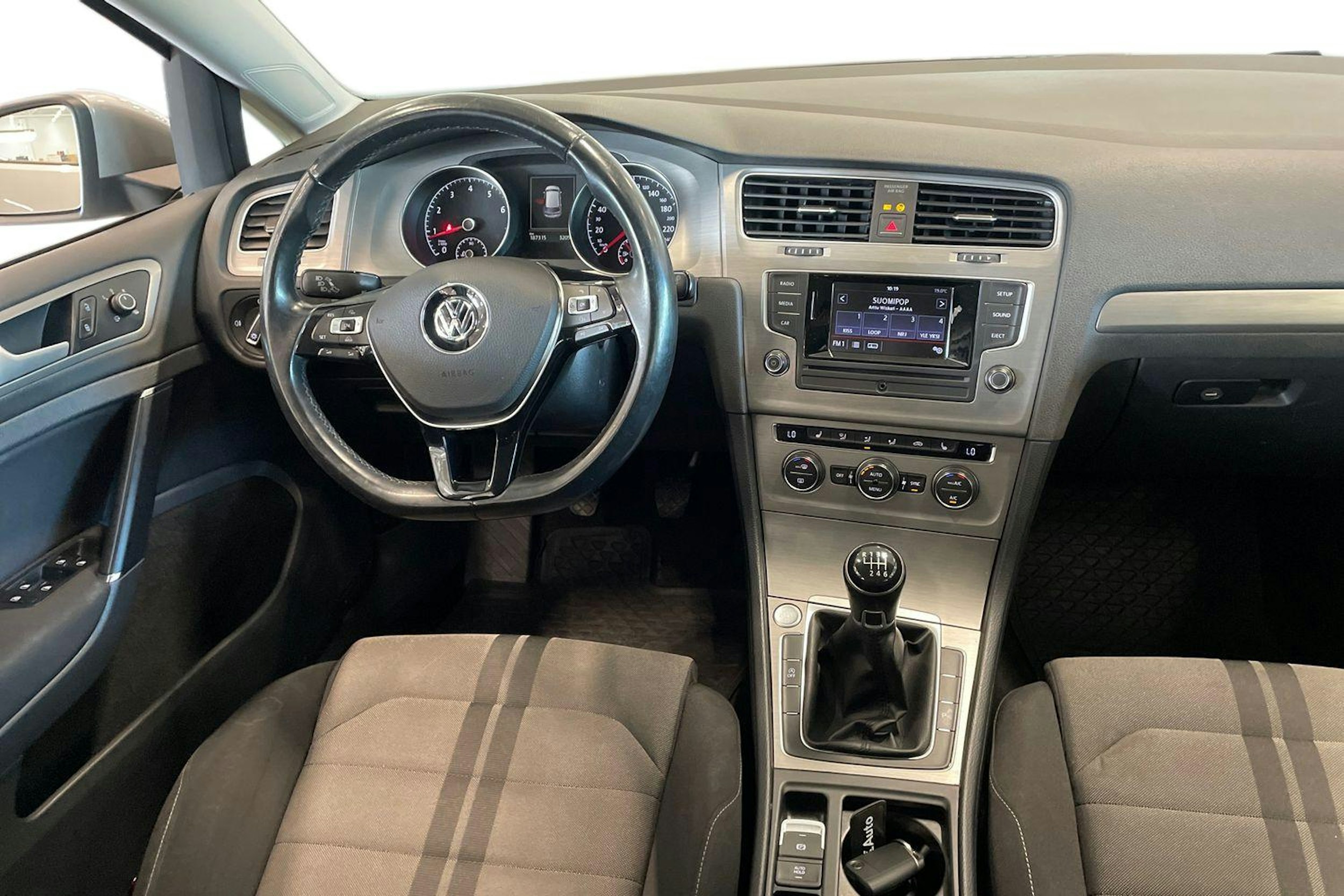 harmaa Volkswagen Golf 2015 kuva 9.