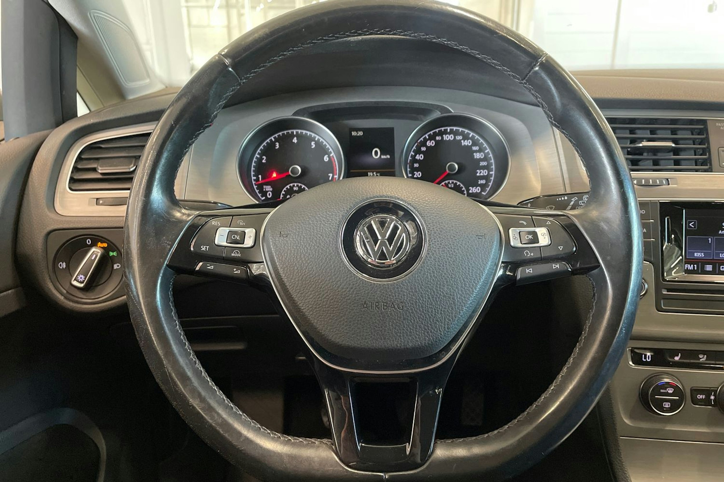 harmaa Volkswagen Golf 2015 kuva 15.