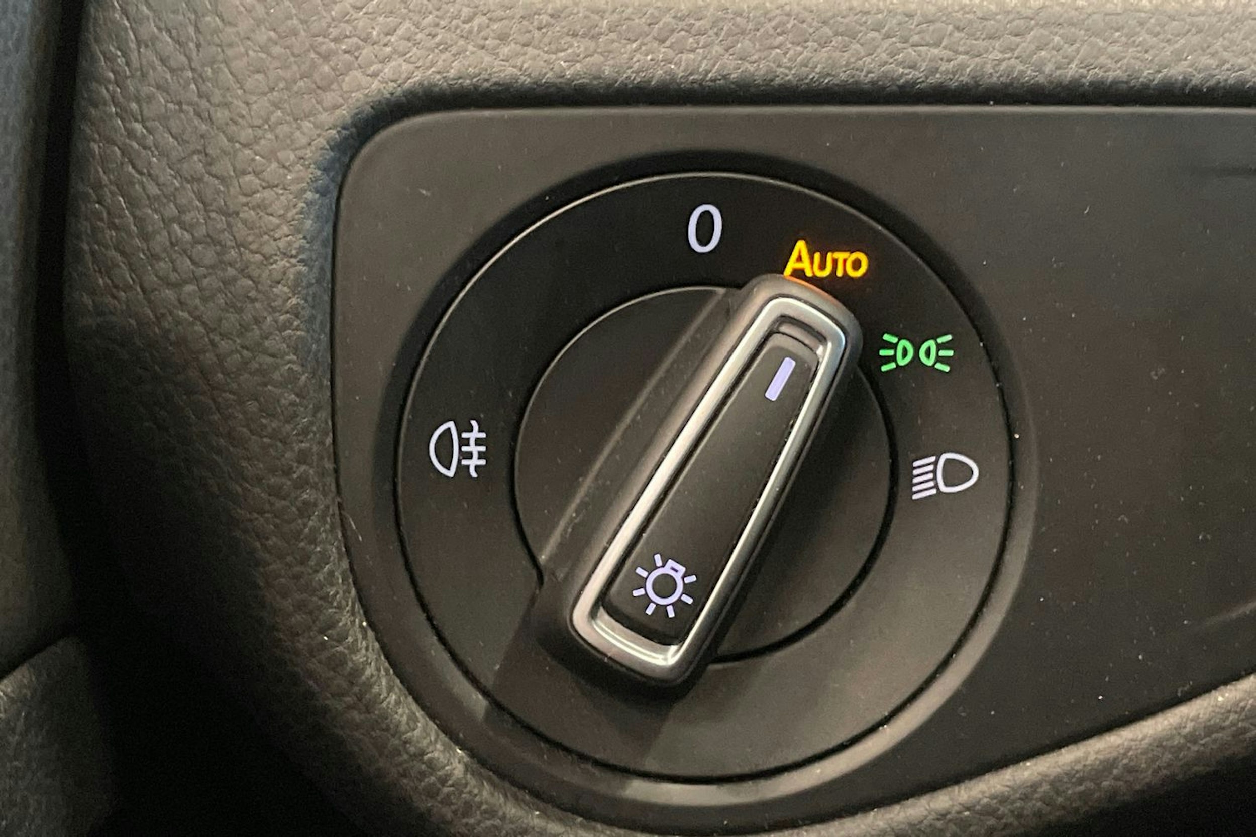 harmaa Volkswagen Golf 2015 kuva 19.