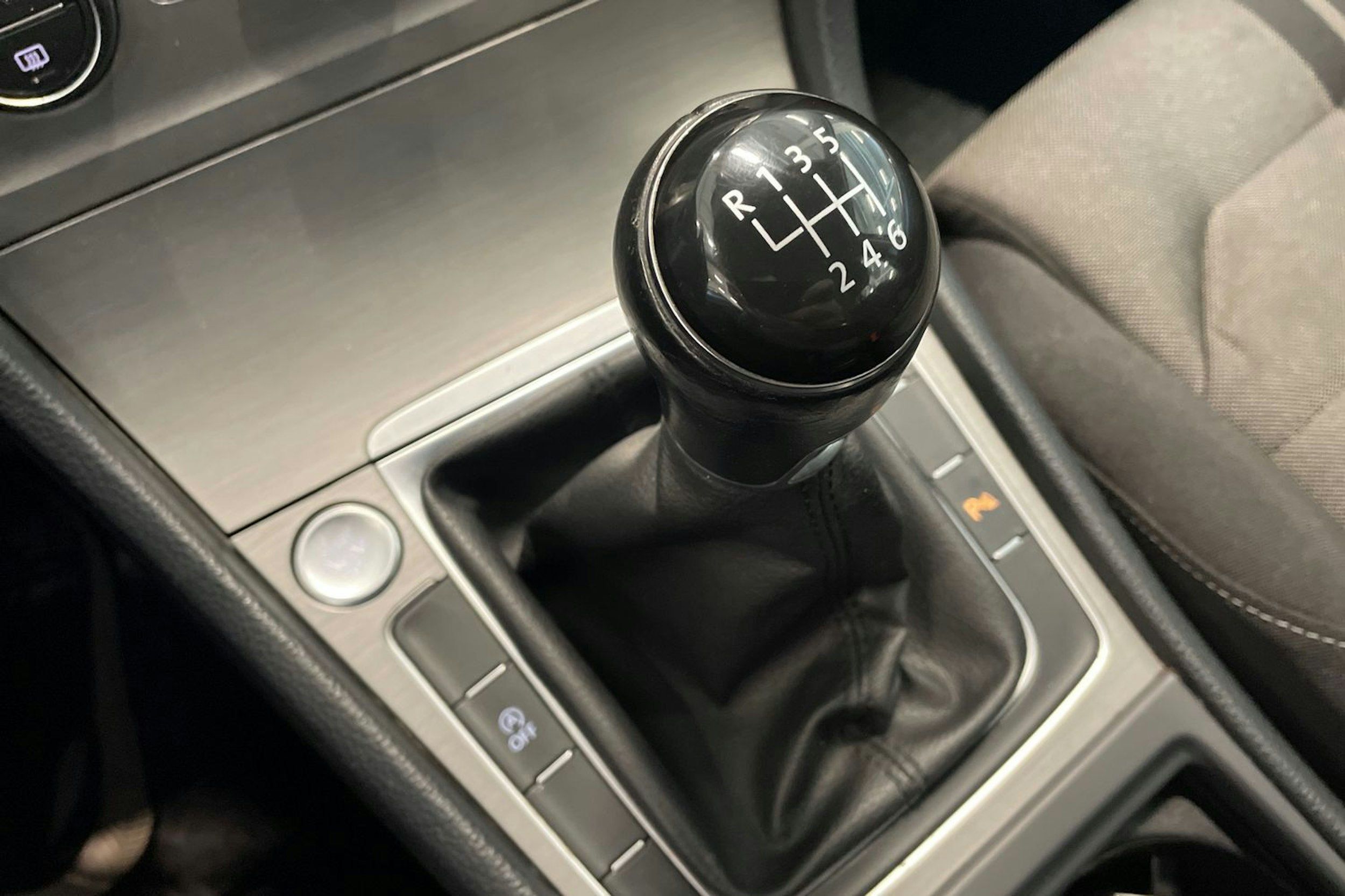 harmaa Volkswagen Golf 2015 kuva 24.