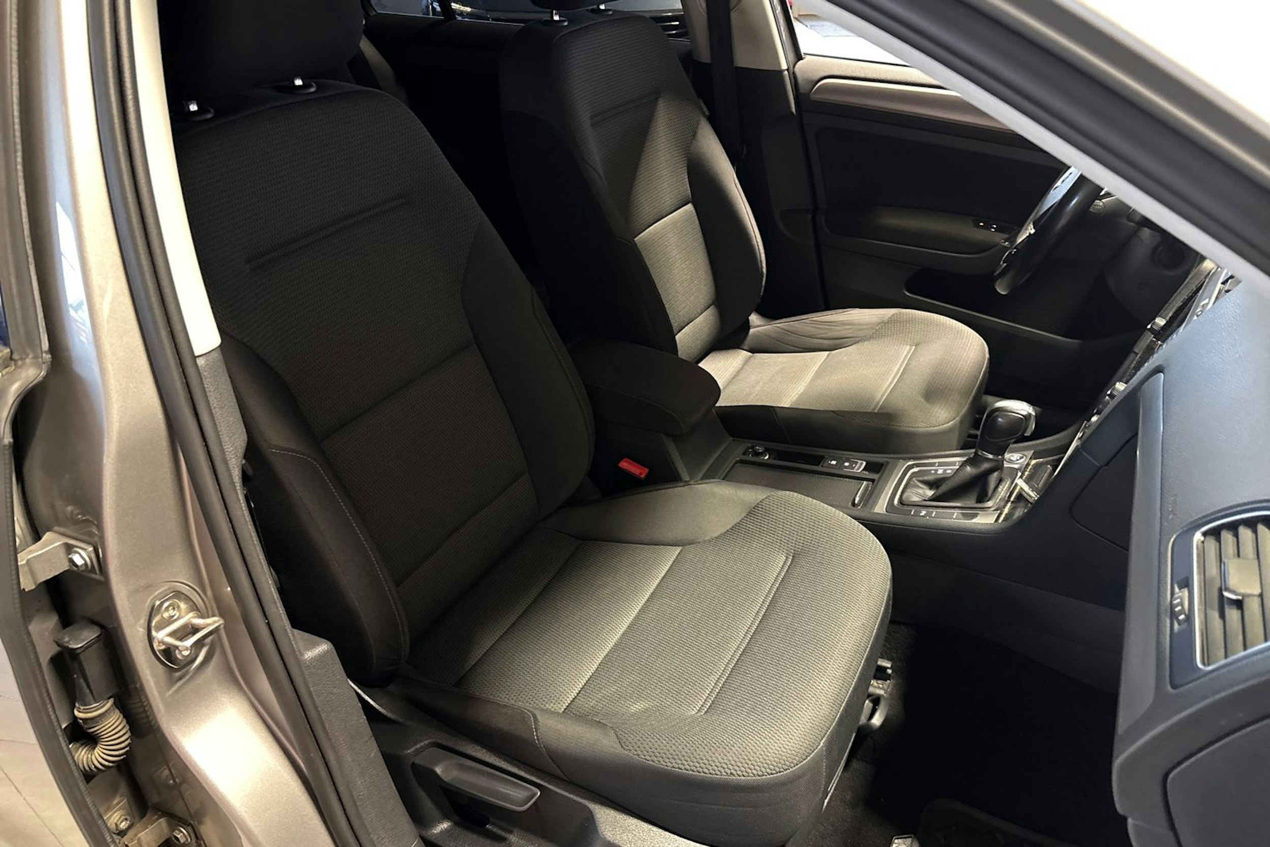 harmaa Volkswagen Golf 2015 kuva 15.