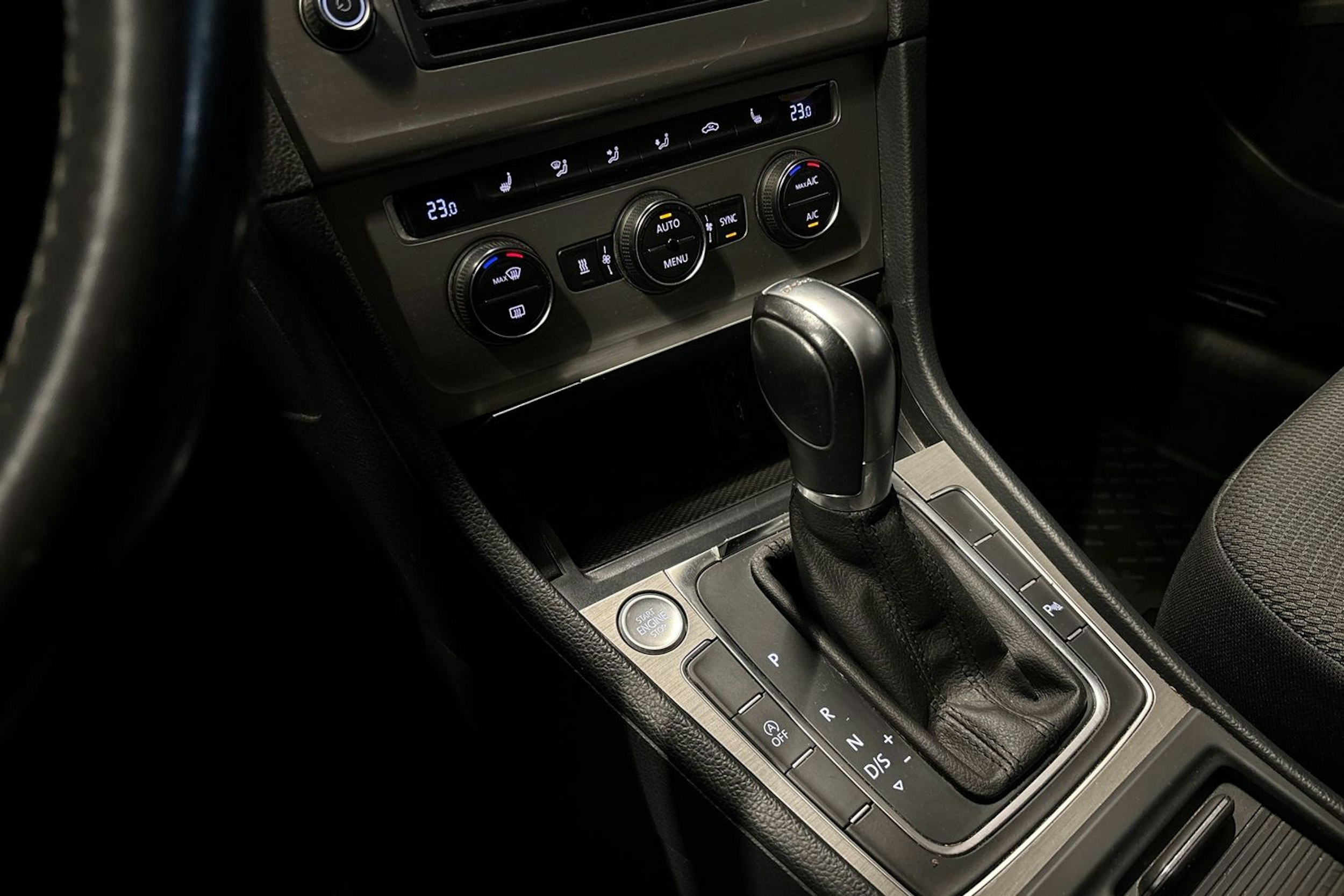 harmaa Volkswagen Golf 2015 kuva 21.