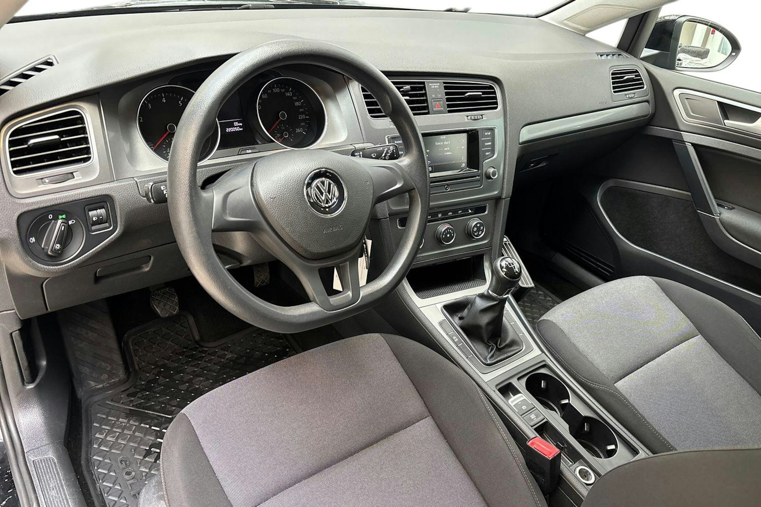 Musta Volkswagen GOLF 2015 kuva 6.