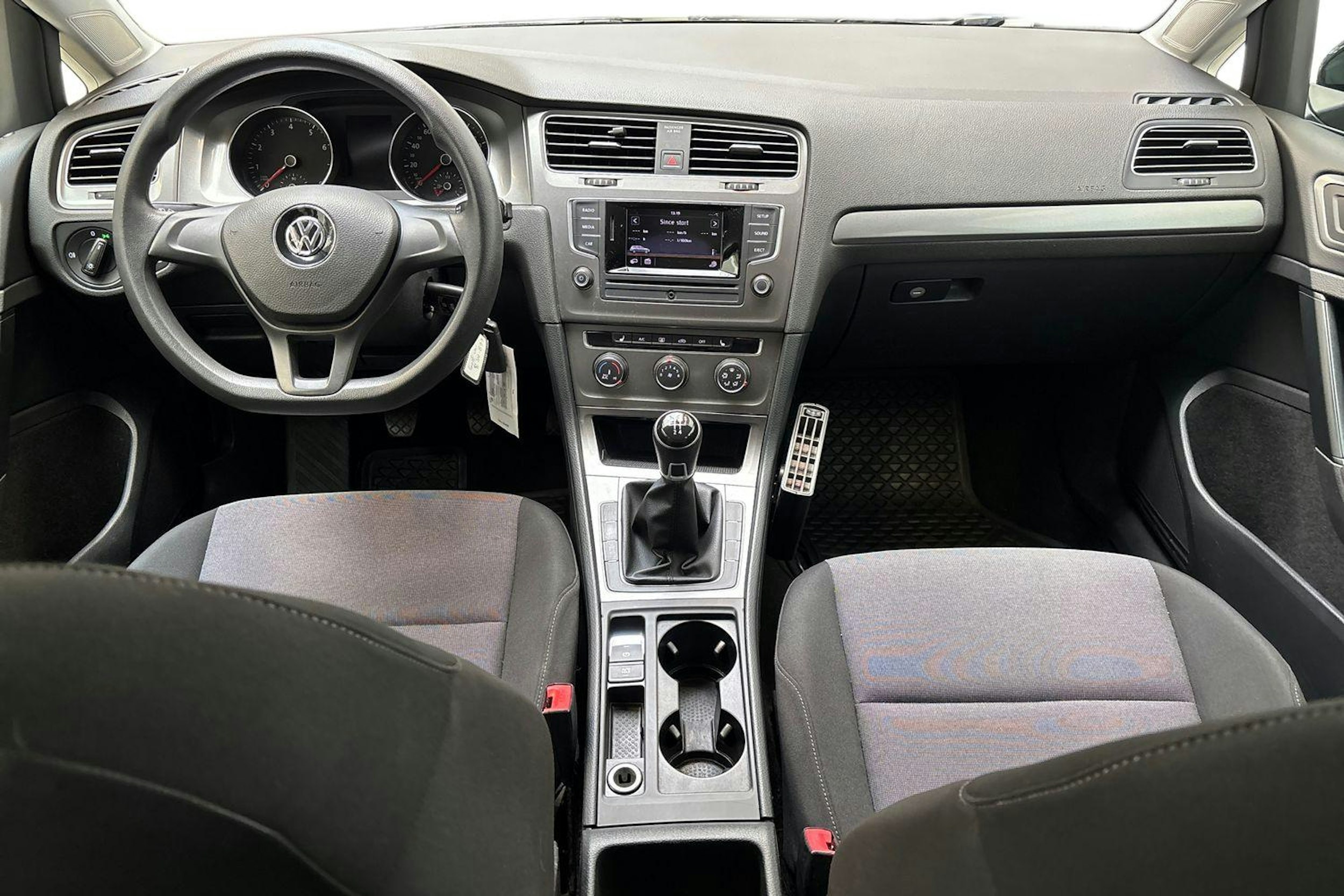 Musta Volkswagen GOLF 2015 kuva 7.