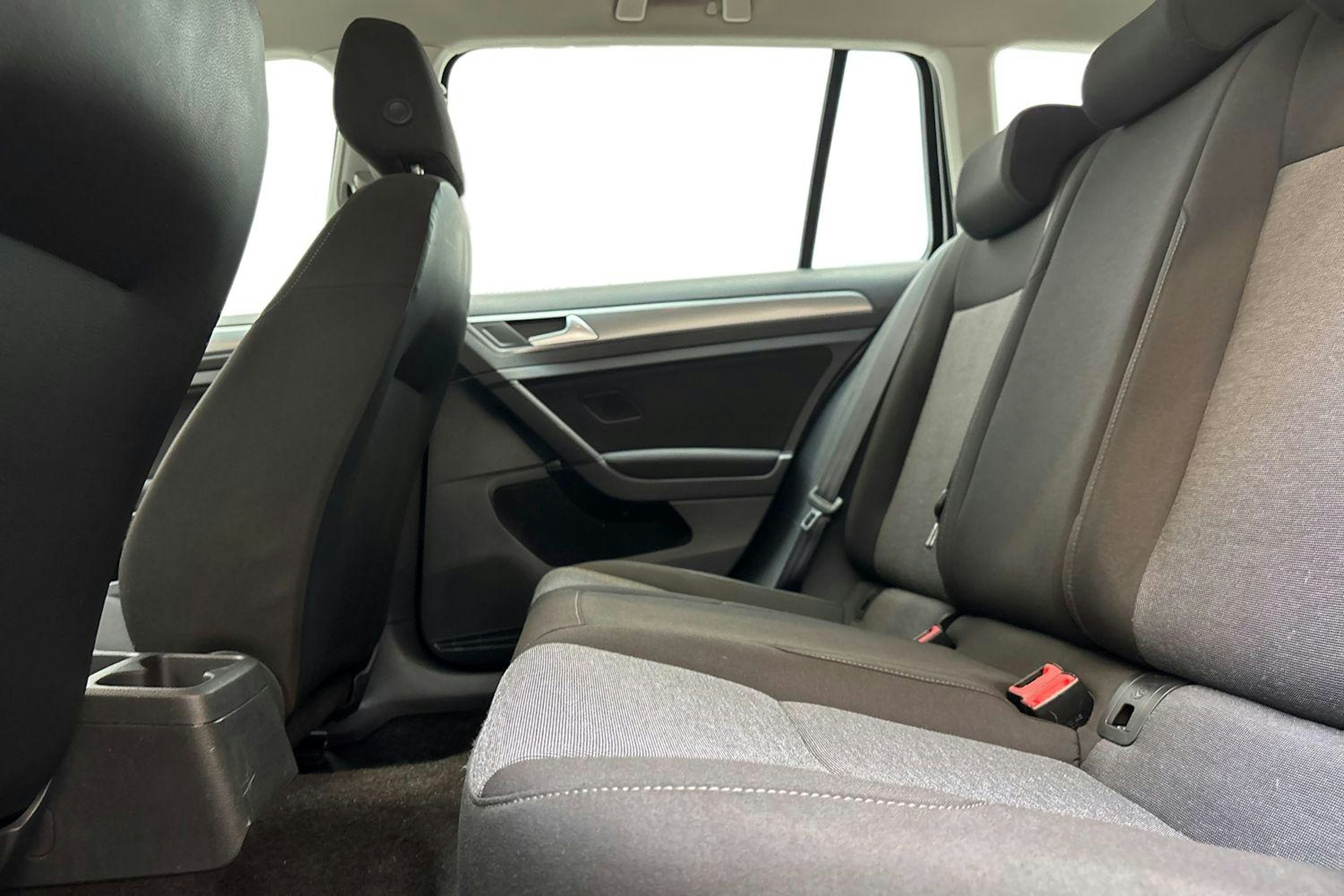 Musta Volkswagen GOLF 2015 kuva 8.