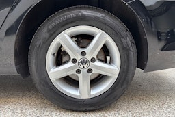Musta Volkswagen GOLF 2015 kuva 9.