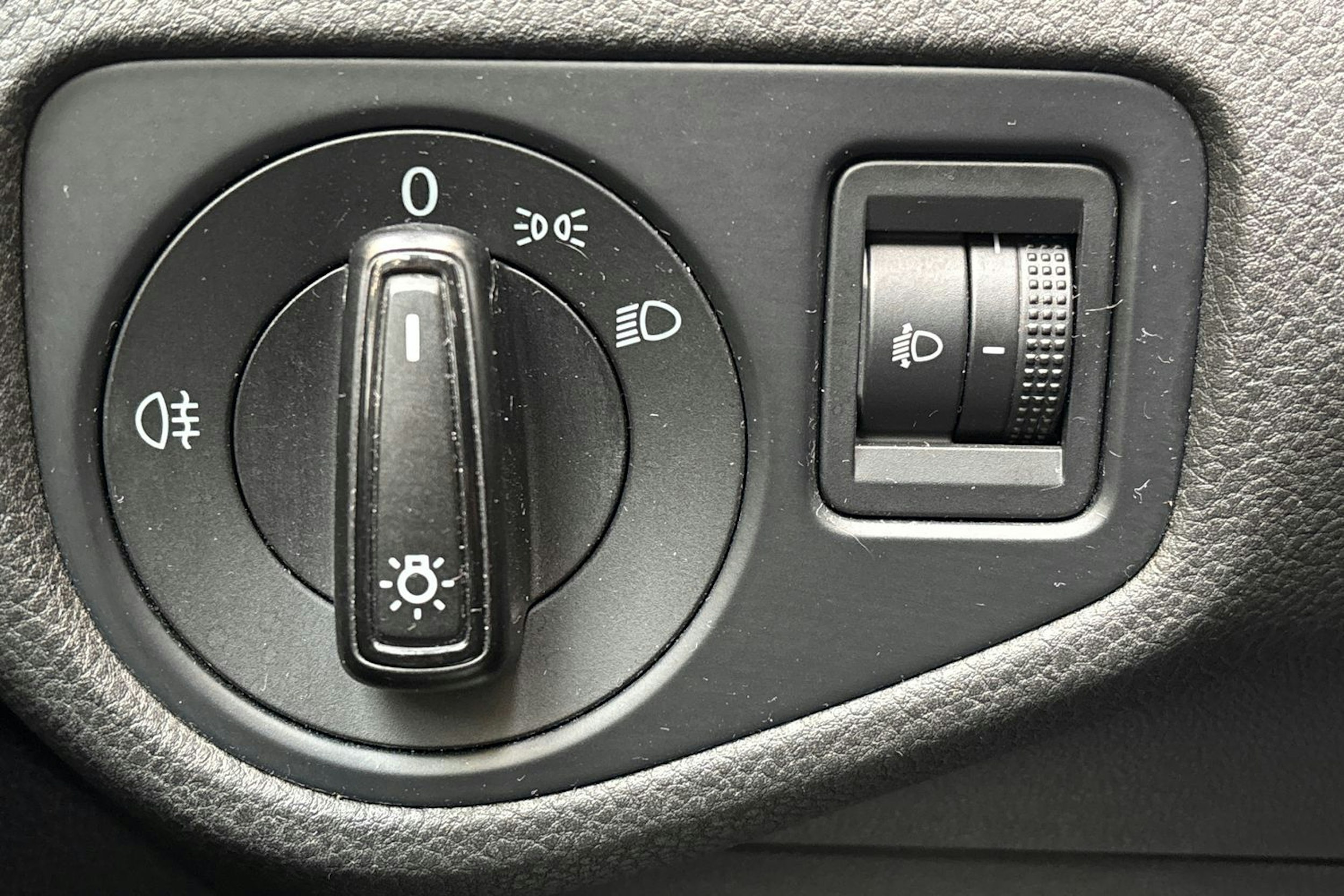 Musta Volkswagen GOLF 2015 kuva 13.