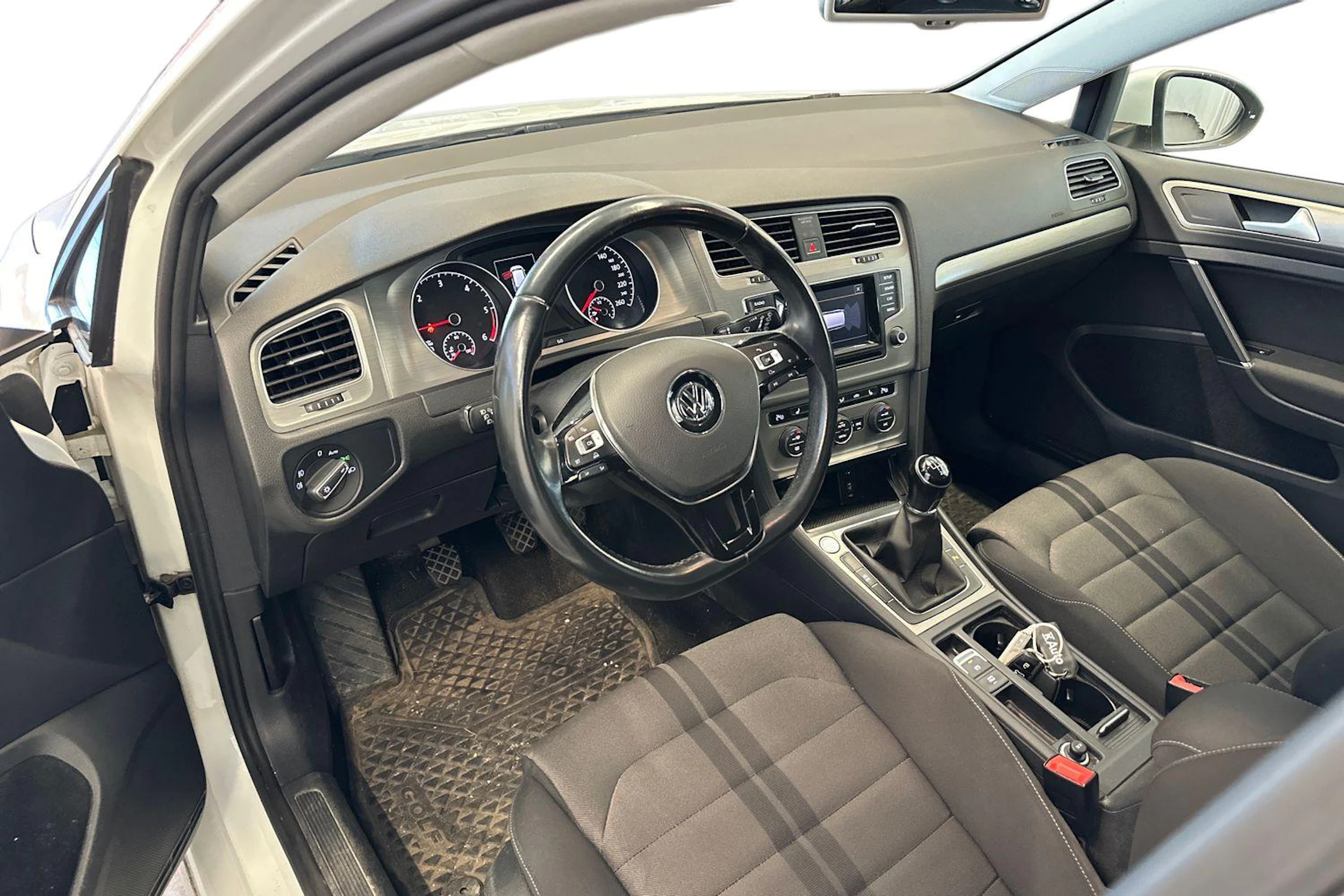 Valkoinen Volkswagen GOLF 2015 kuva 3.