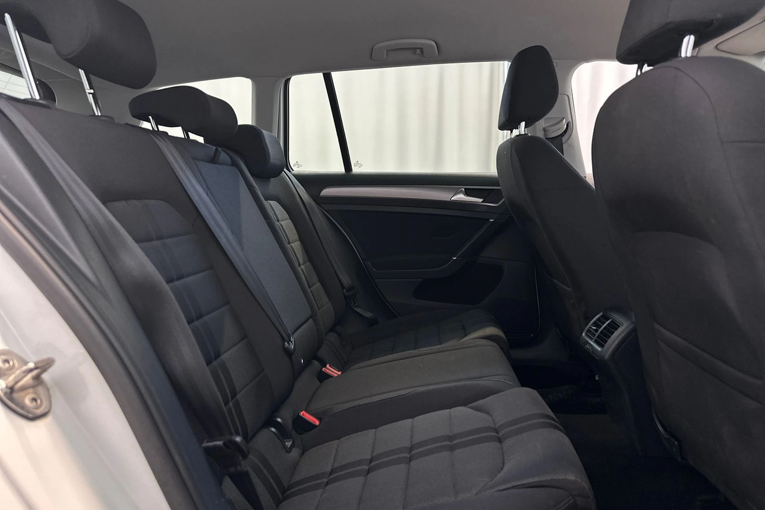Valkoinen Volkswagen GOLF 2015 kuva 10.