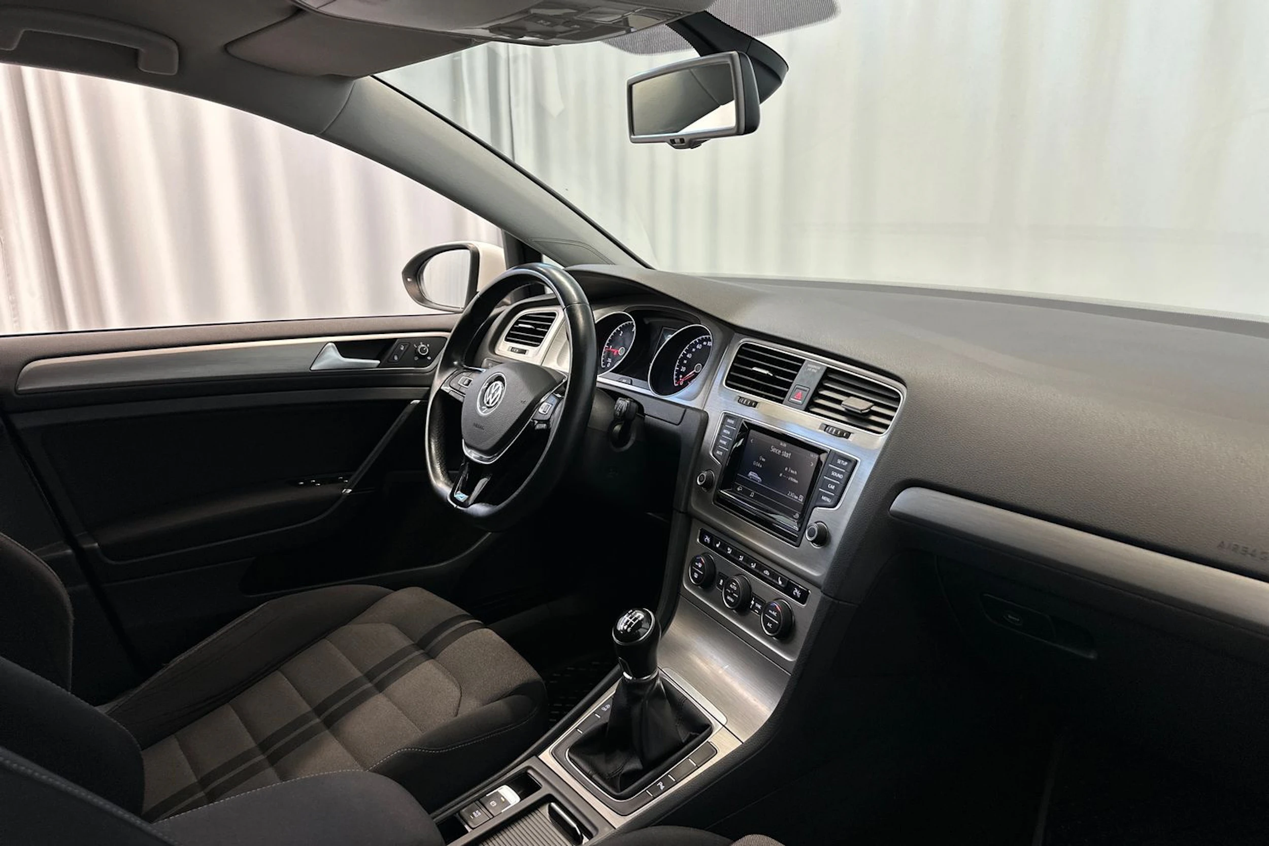 Valkoinen Volkswagen GOLF 2015 kuva 12.