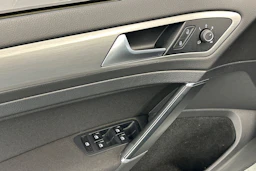 Valkoinen Volkswagen GOLF 2015 kuva 14.