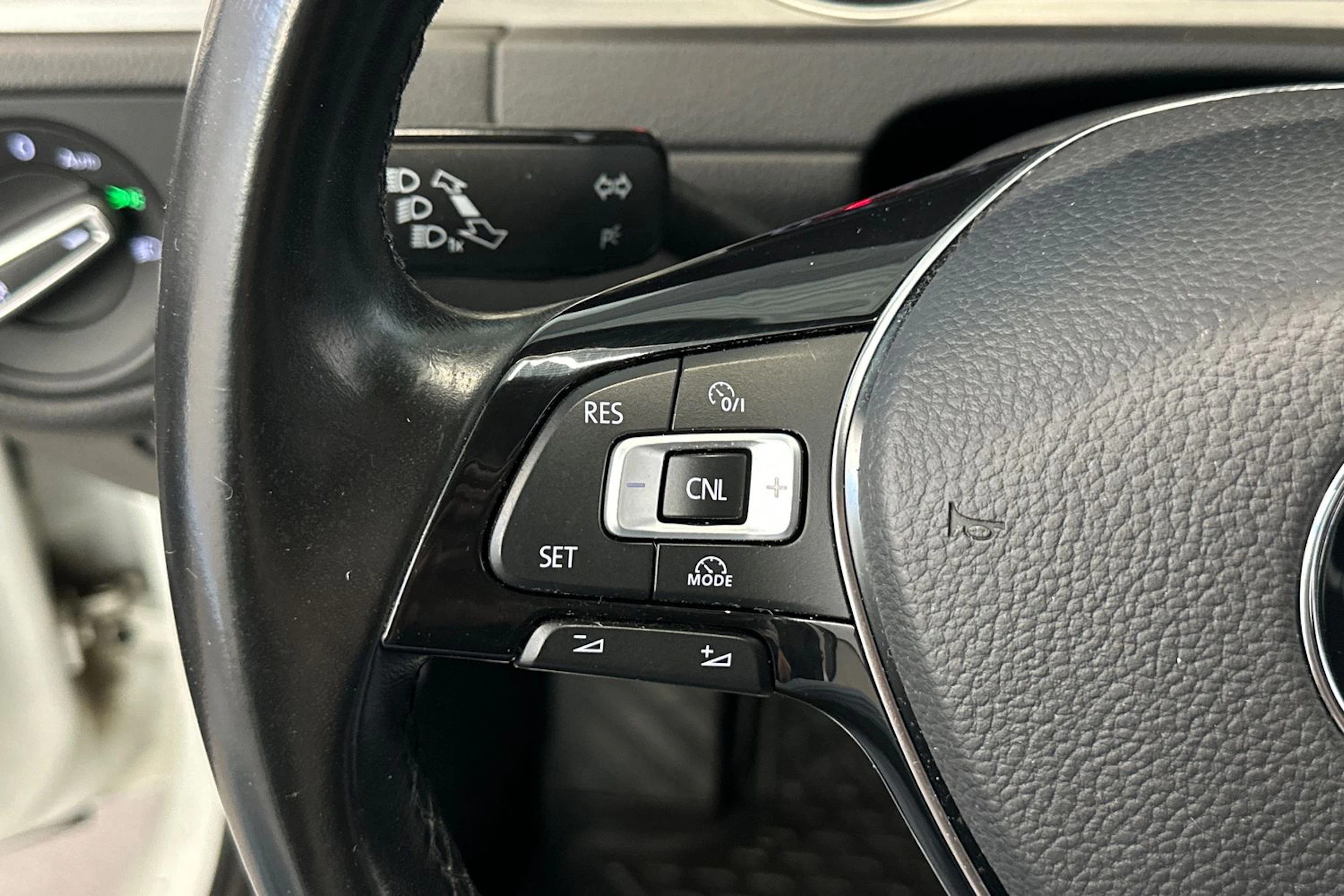 Valkoinen Volkswagen GOLF 2015 kuva 16.