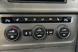 Valkoinen Volkswagen GOLF 2015 kuva 20.