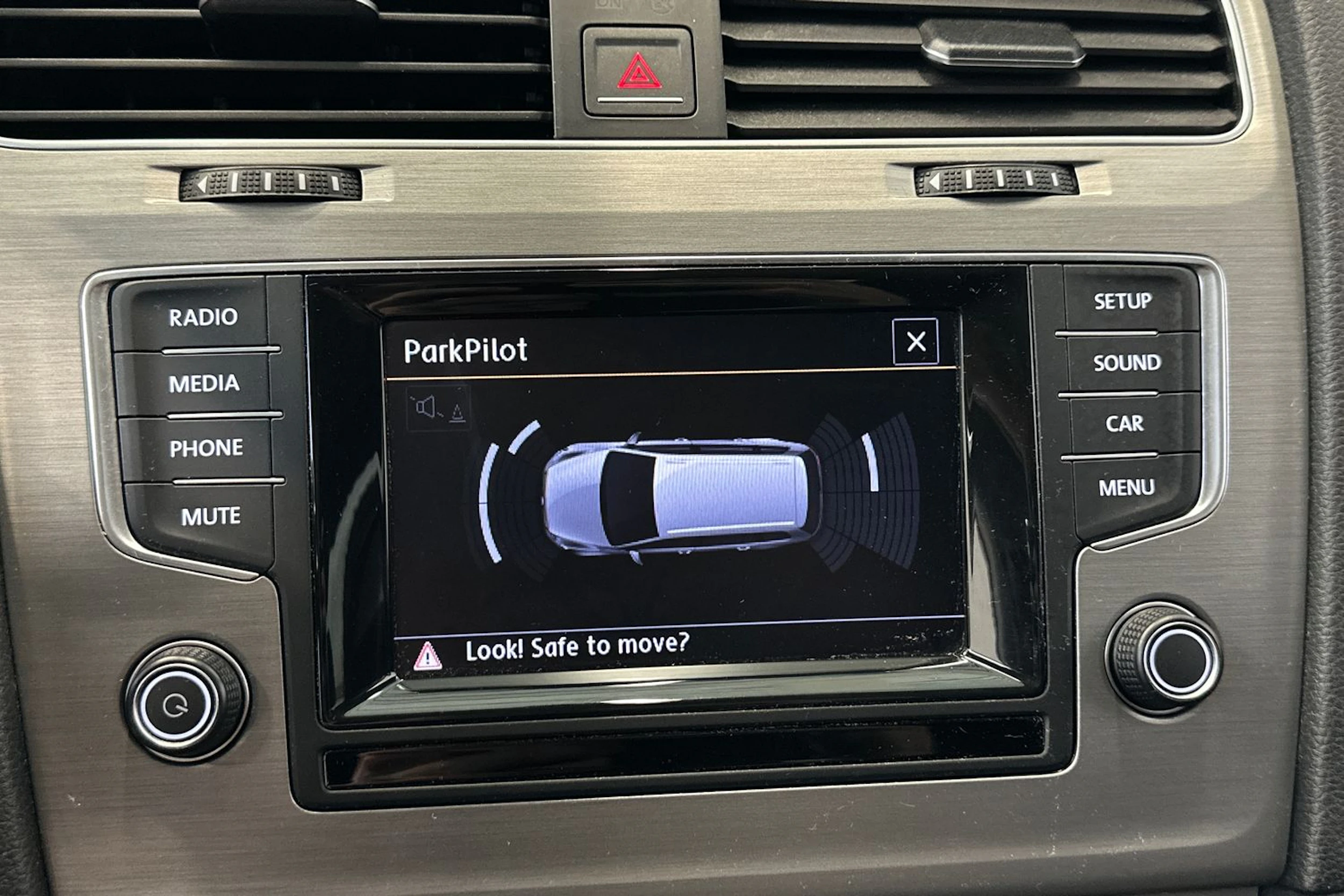 Valkoinen Volkswagen GOLF 2015 kuva 23.