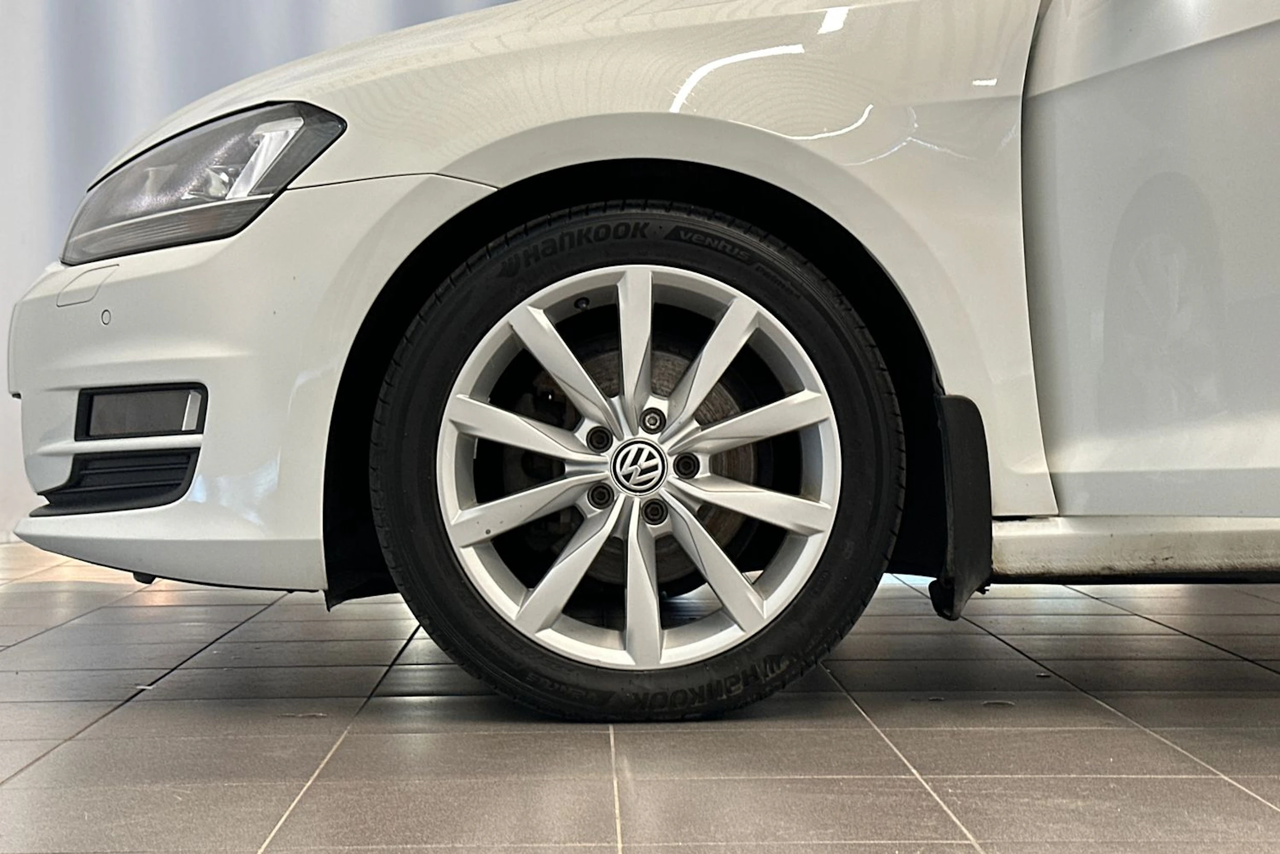 Valkoinen Volkswagen GOLF 2015 kuva 24.