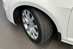 Valkoinen Volkswagen GOLF 2015 kuva 25.